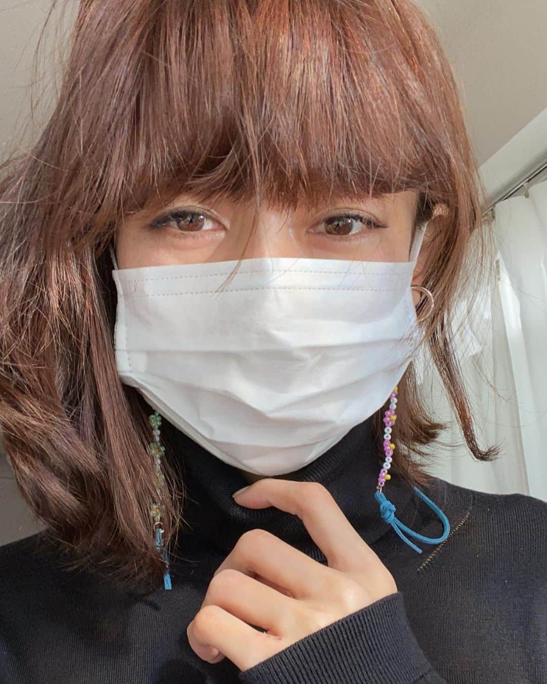 生野優子さんのインスタグラム写真 - (生野優子Instagram)「マスクホルダー今回たくさん作りました。プロフィールにURL貼ってあります。 発送は土日です🪤  強度には留意して作ってるつもりですが、強く引っ張ると危険です、修理受け付けられないので気をつけて下さい😭  写真撮らせてもらう時間なくてセルフィーしまくりました。 メルカリ画質悪いので、ストーリーにもあげます」12月20日 15時45分 - yukoshono