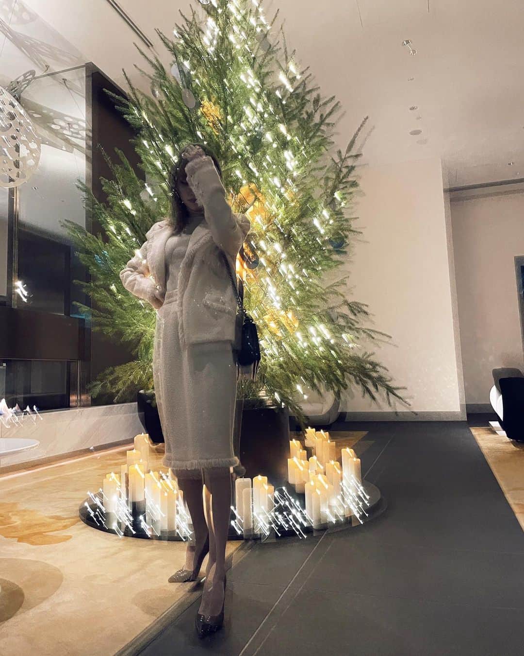 横田彩夏さんのインスタグラム写真 - (横田彩夏Instagram)「#ootd  マミーのSET UPが 着れる歳になりました。 @chanelofficial   #outfit#setup#mybd#bd#chanel#shoes#christianlouboutin#クリスマスコーデ#クリスマス#セットアップ」12月20日 15時43分 - picowestwood
