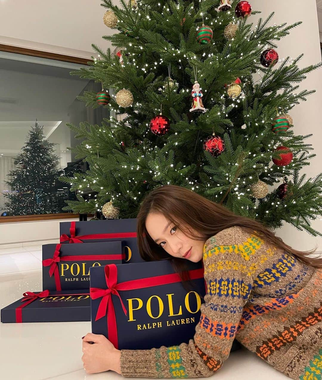 クリスタルさんのインスタグラム写真 - (クリスタルInstagram)「all set and ready for christmas! ❤️🎅🏼✨ @poloralphlauren #광고」12月20日 15時49分 - vousmevoyez