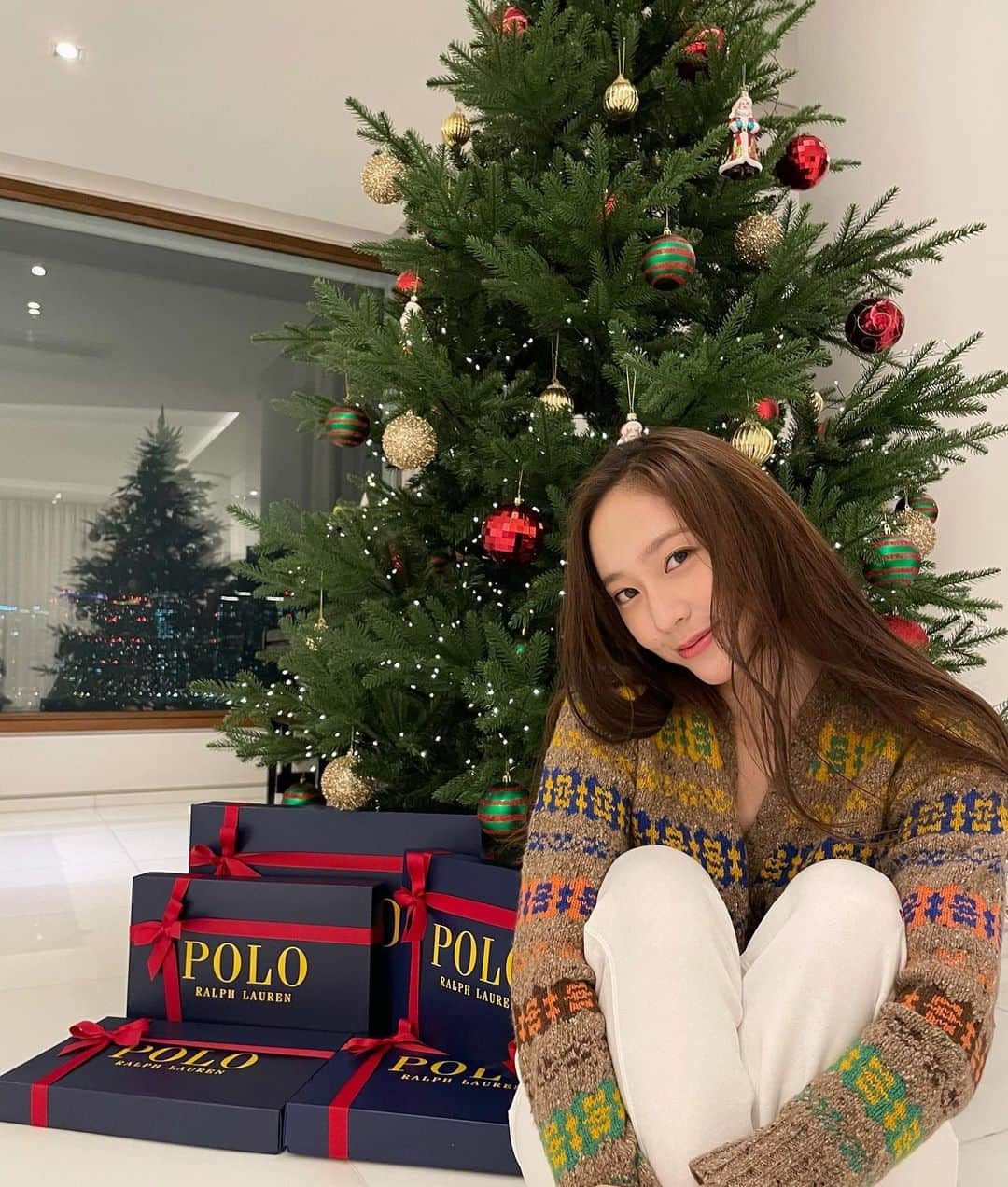 クリスタルさんのインスタグラム写真 - (クリスタルInstagram)「all set and ready for christmas! ❤️🎅🏼✨ @poloralphlauren #광고」12月20日 15時49分 - vousmevoyez