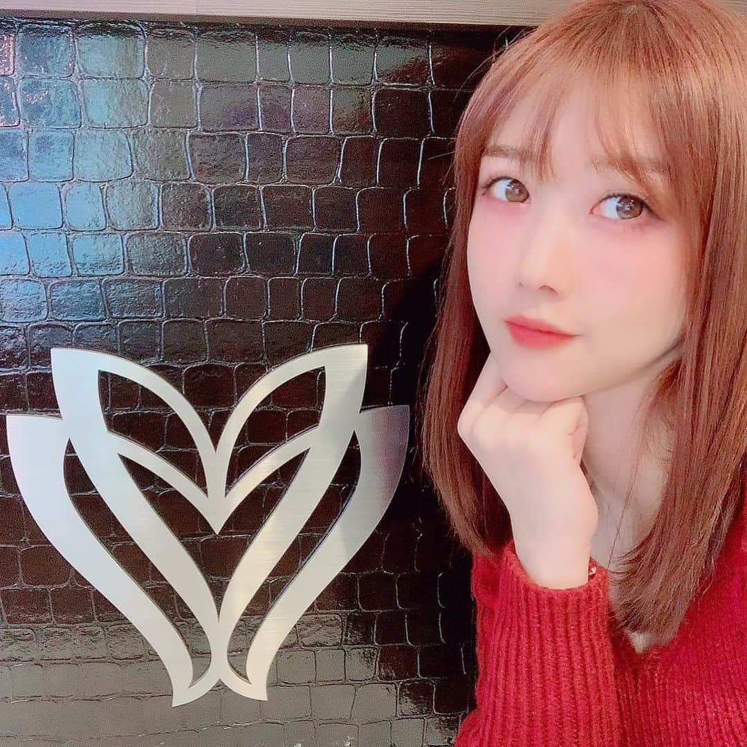 大槻ひびきさんのインスタグラム写真 - (大槻ひびきInstagram)「エレナクリニックさん(@elena__clinic)で、 今回ハイドラピーリングと ライムライトをしてきました🌸 ハイドラピーリングで 角質もとれてお肌ツルツルに😊 ザラつきもなくなりました！ ライムライトも毎回とても助かっていて 定期的に受けています🌸 痛みも無く肌のトーンが上がって 白くなっていきます😊 エレナクリニックさん ありがとうございました🍀  https://www.elena-clinic.jp/medical_menu/hydrafacial/ #エレナクリニック #ライムライト　#シミ治療　#美肌　#ツヤ肌　#最新美容　#美容クリニック　#美容皮膚科  #新宿　#ハイドラピーリング　#毛穴ケア　#角質除去　#黒ずみケア」12月20日 16時03分 - yanhibi0221