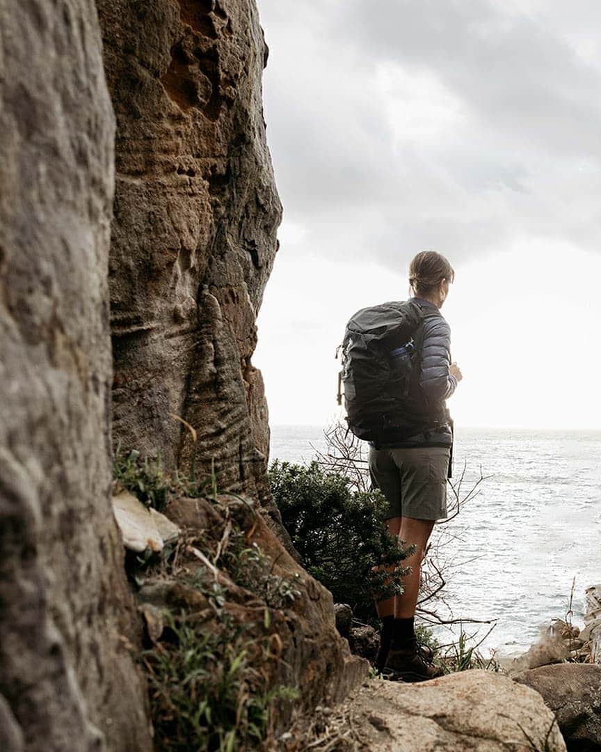 マックパックさんのインスタグラム写真 - (マックパックInstagram)「Staff Picks for Summer (Part 2) – The Voyager 35L Pack (Swipe to see a more summery shot) Comfortable and spacious, the Voyager is the perfect pack for day hiking, commuting, or even short multi-day trips. . “This is the everyday pack I never knew I needed until I got it. The Voyager is super comfortable, durable and the 35L space means it’s super versatile for day trips in the mountains or when I’m travelling. I love how many pockets/compartments this pack has because I can keep things separate but know exactly where they are.” – Olivia, Marketing . . . #outsideisbetter #summeradventures @olivia.yee」12月20日 16時02分 - macpac