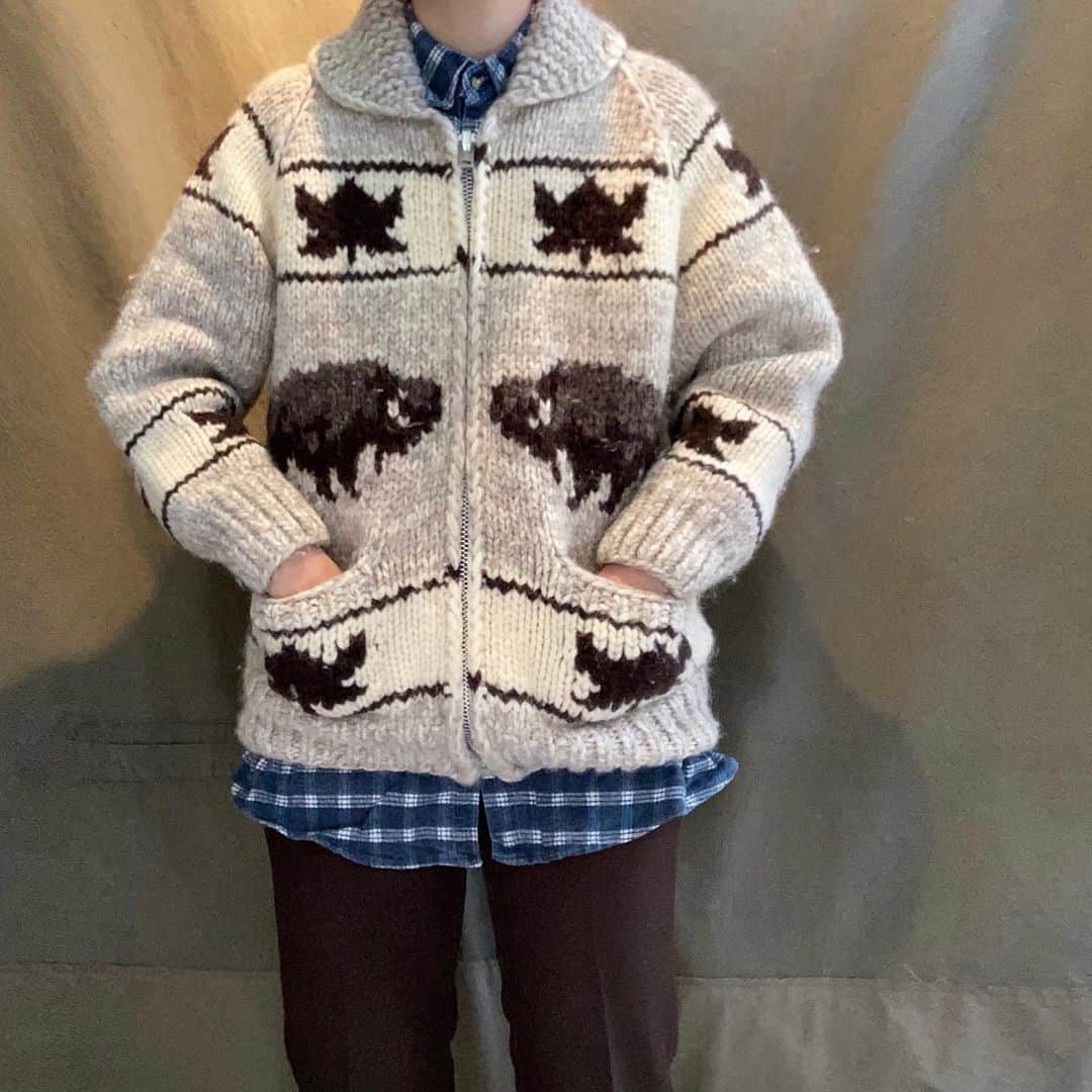 DROP...vintage select shopさんのインスタグラム写真 - (DROP...vintage select shopInstagram)「【New stuff】  1980s MADE IN CANADA hand knit cowichan knit sweater "buffalo" size ML位 PRICE ¥12000-(+TAX) model 162cm  本日インスタライブ後WEBSHOP掲載予定です。」12月20日 16時06分 - tokyo_drop