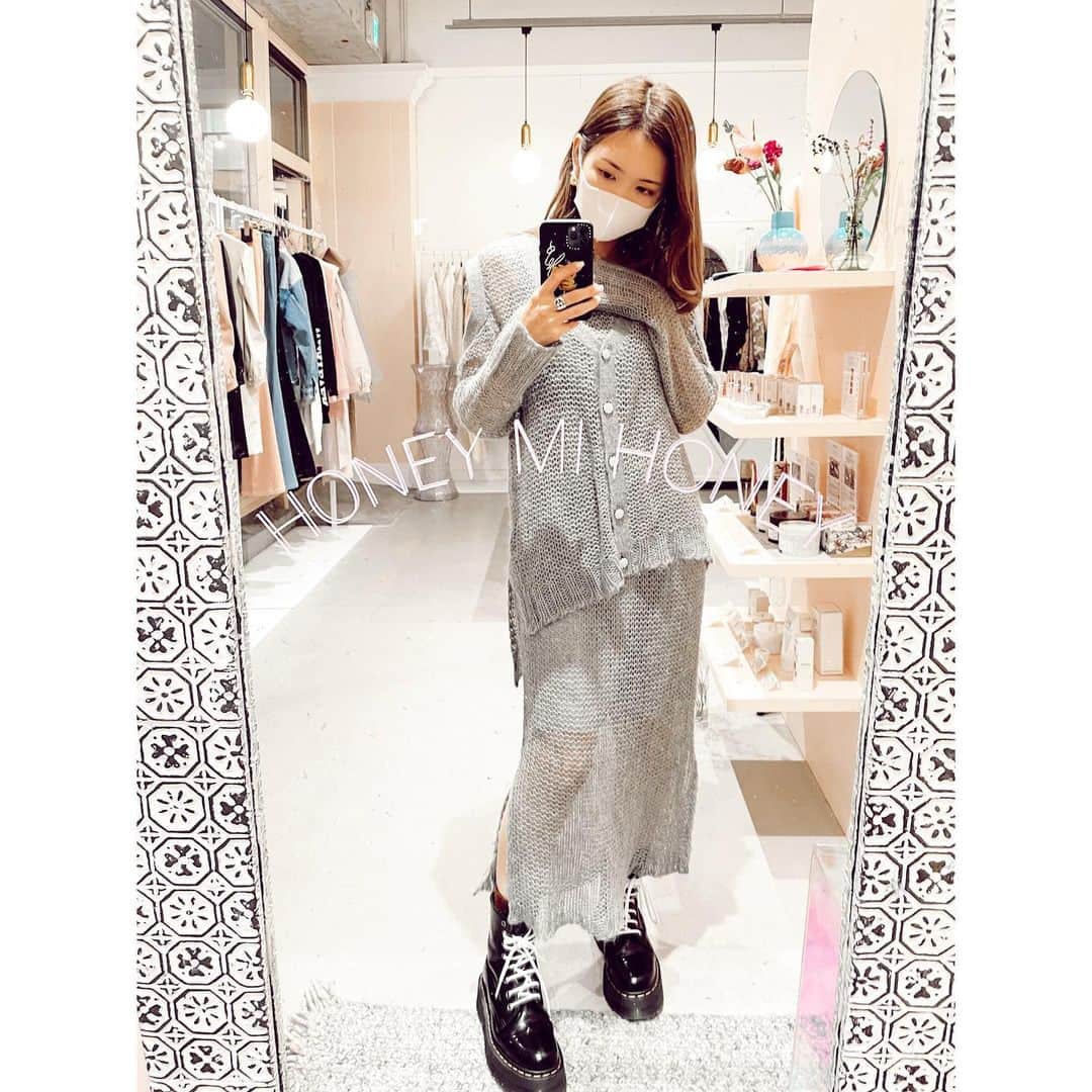 紗栄子さんのインスタグラム写真 - (紗栄子Instagram)「🌹 袖のチュールと大ぶりの襟がsuper cute❤︎ coat&one-piece @honeymihoney_official」12月20日 16時20分 - saekoofficial