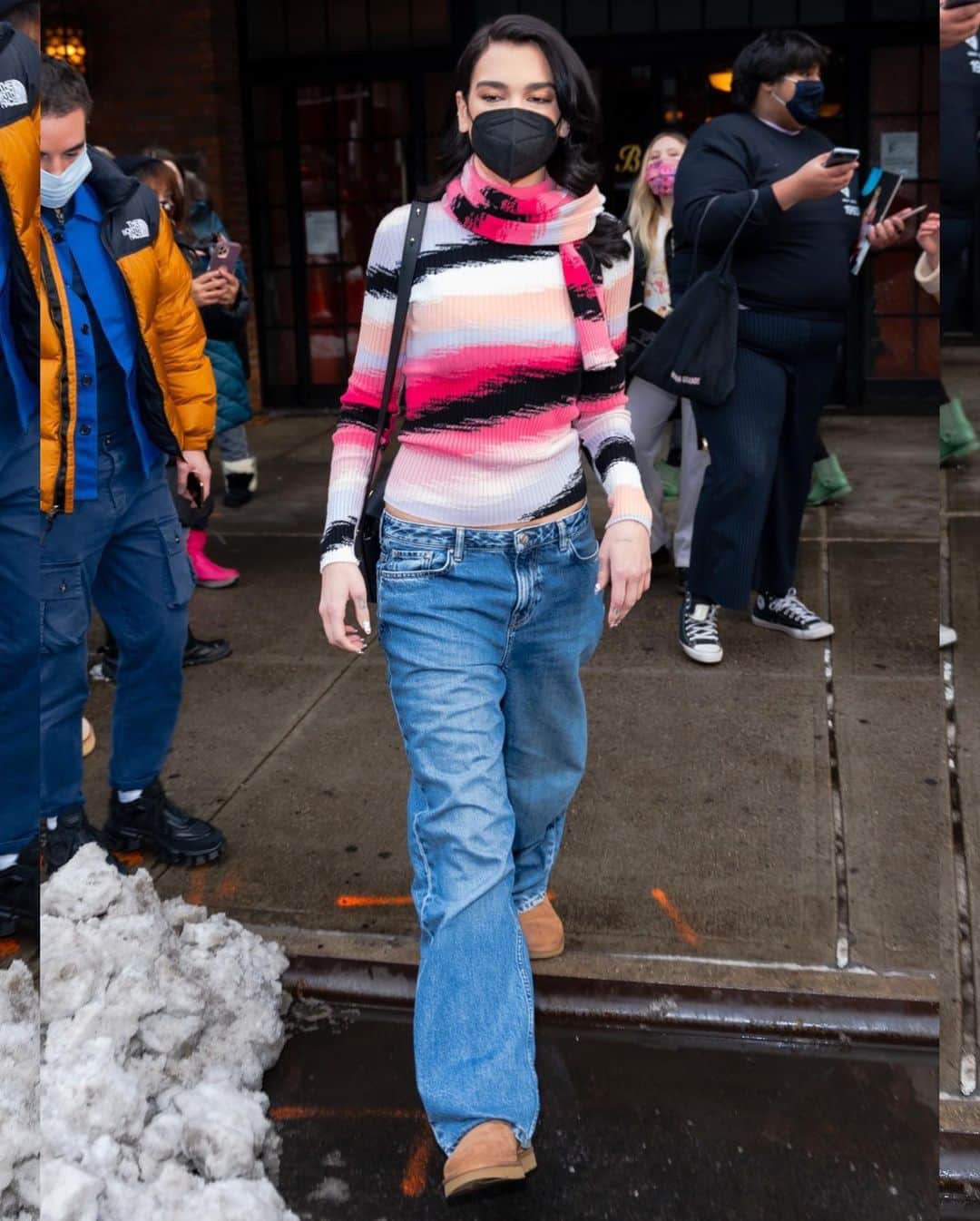 Just Jaredさんのインスタグラム写真 - (Just JaredInstagram)「@dualipa makes her way out of her hotel while heading to rehearsals ahead of her @nbcsnl performance! #DuaLipa Photos: Getty」12月20日 16時15分 - justjared