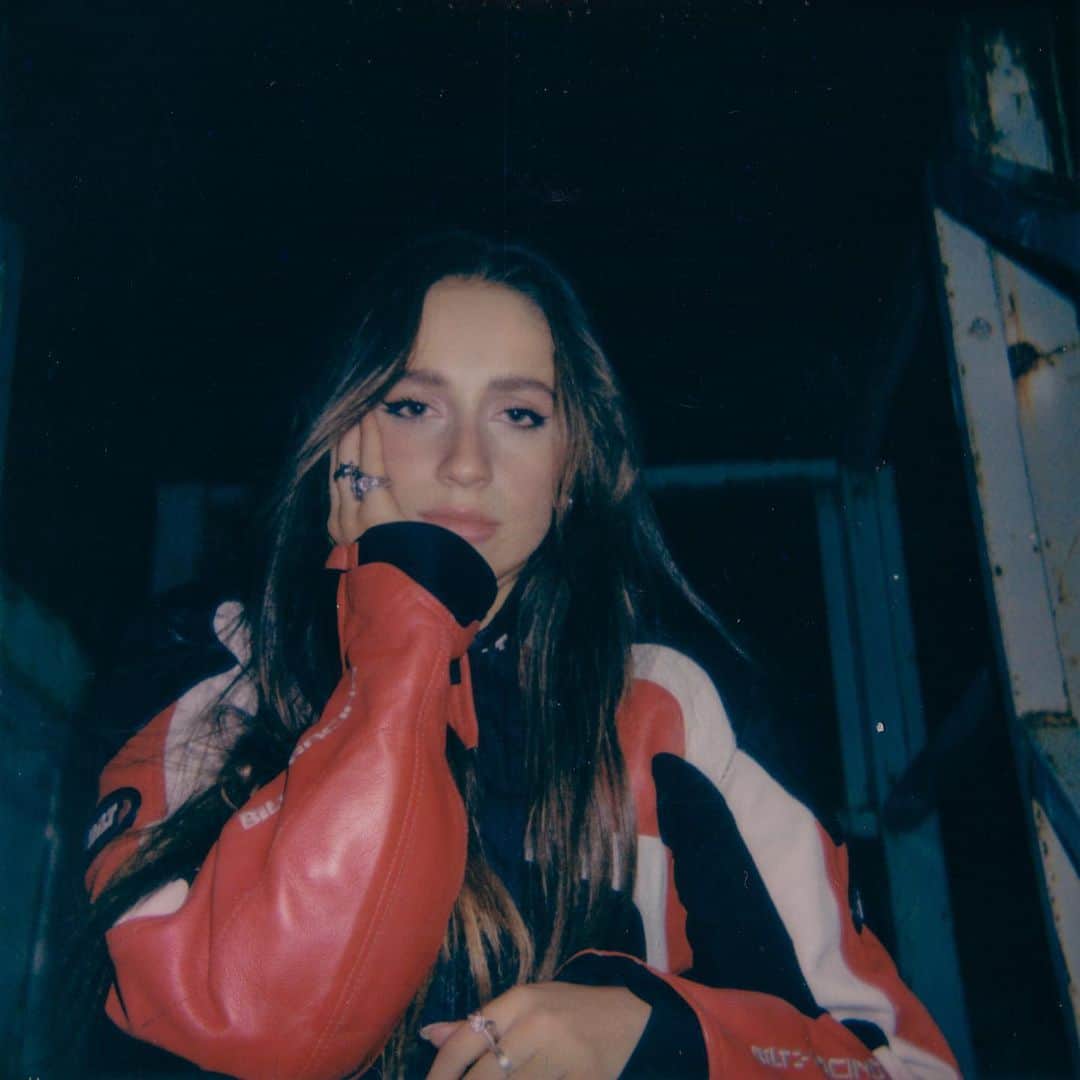 ソニー ミュージック洋楽さんのインスタグラム写真 ソニー ミュージック洋楽instagram 21年注目のポップ アイコン カナダ出身 17歳のシンガーソングライター ダンサーのテイト マクレーが ティーンエイジャーの恋愛を切なく歌った失恋ソング R U Ok