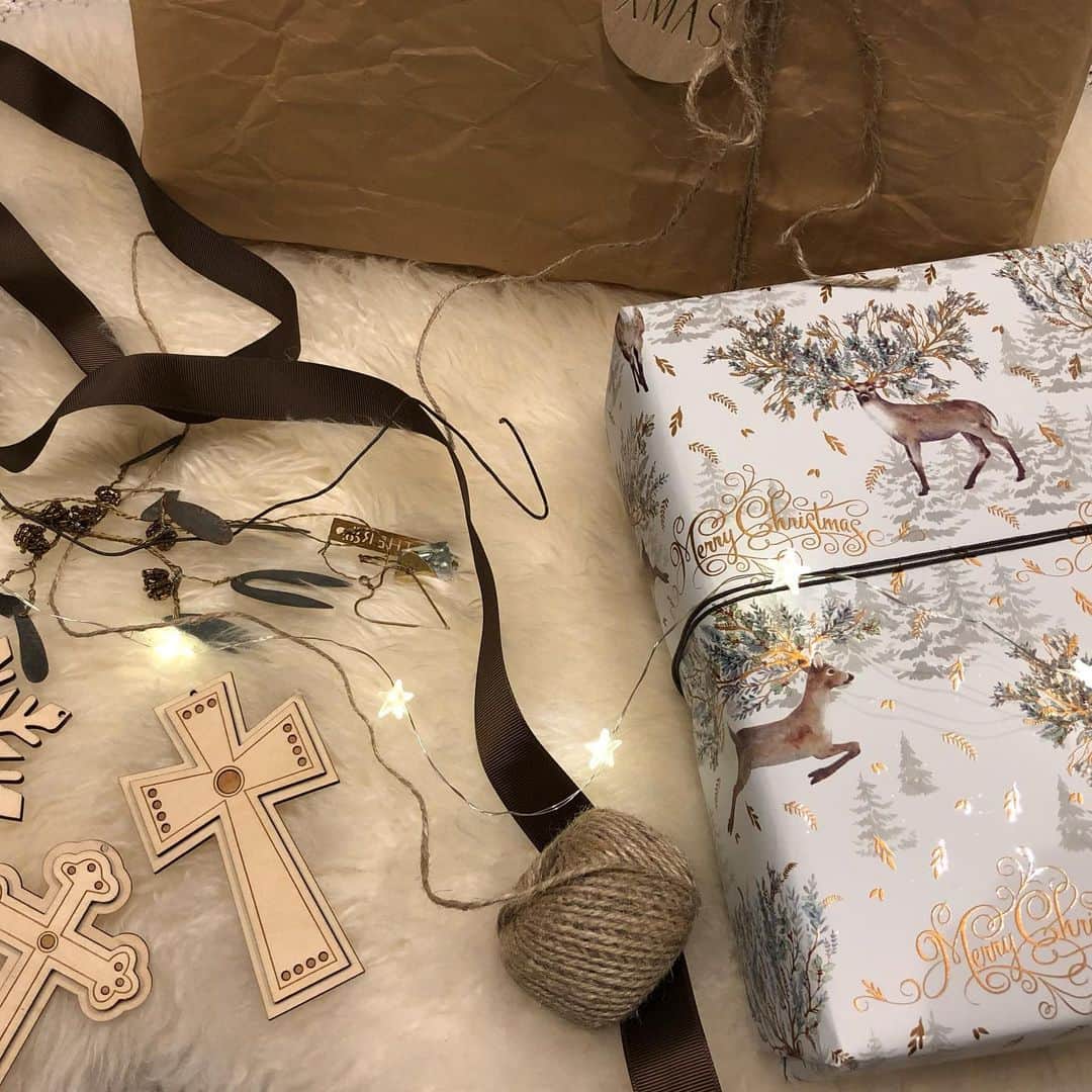 mai_1106のインスタグラム：「2020.12.20 * Christmas gifts 🦌✨🪶 * * 4歳1ヶ月 1501days request⇨LEGO CITY police track  毎日今日サンタさん来る⁈って聞いてくる♡ * * *」