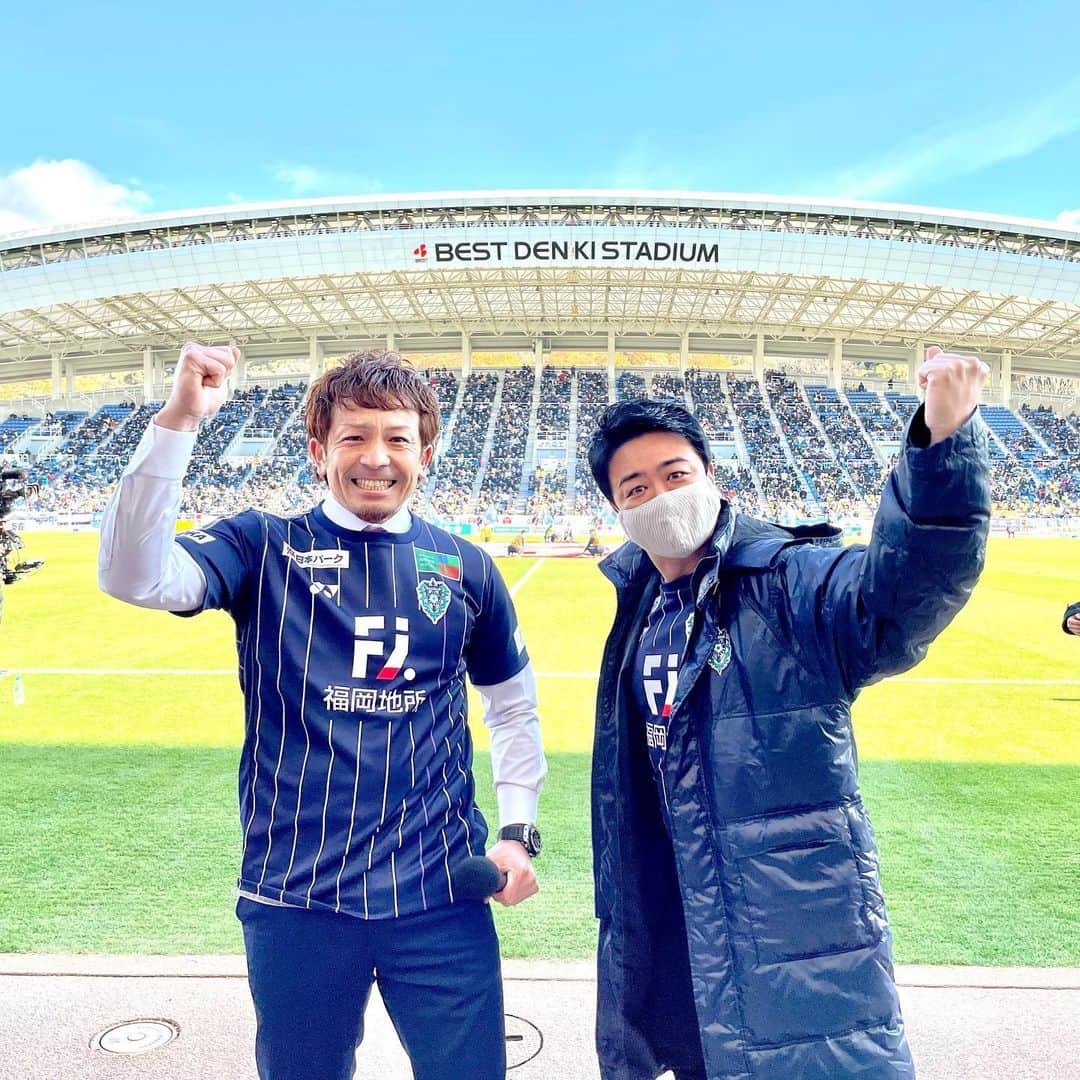 のインスタグラム：「アビスパ福岡J1昇格！シーズン最終戦、ホークス松田選手も熱男でエール！ #福岡市#アビスパ福岡#熱男#松田宣浩#ホークス#福岡市長#高島宗一郎 #声を出さずに拳を挙げて熱男」