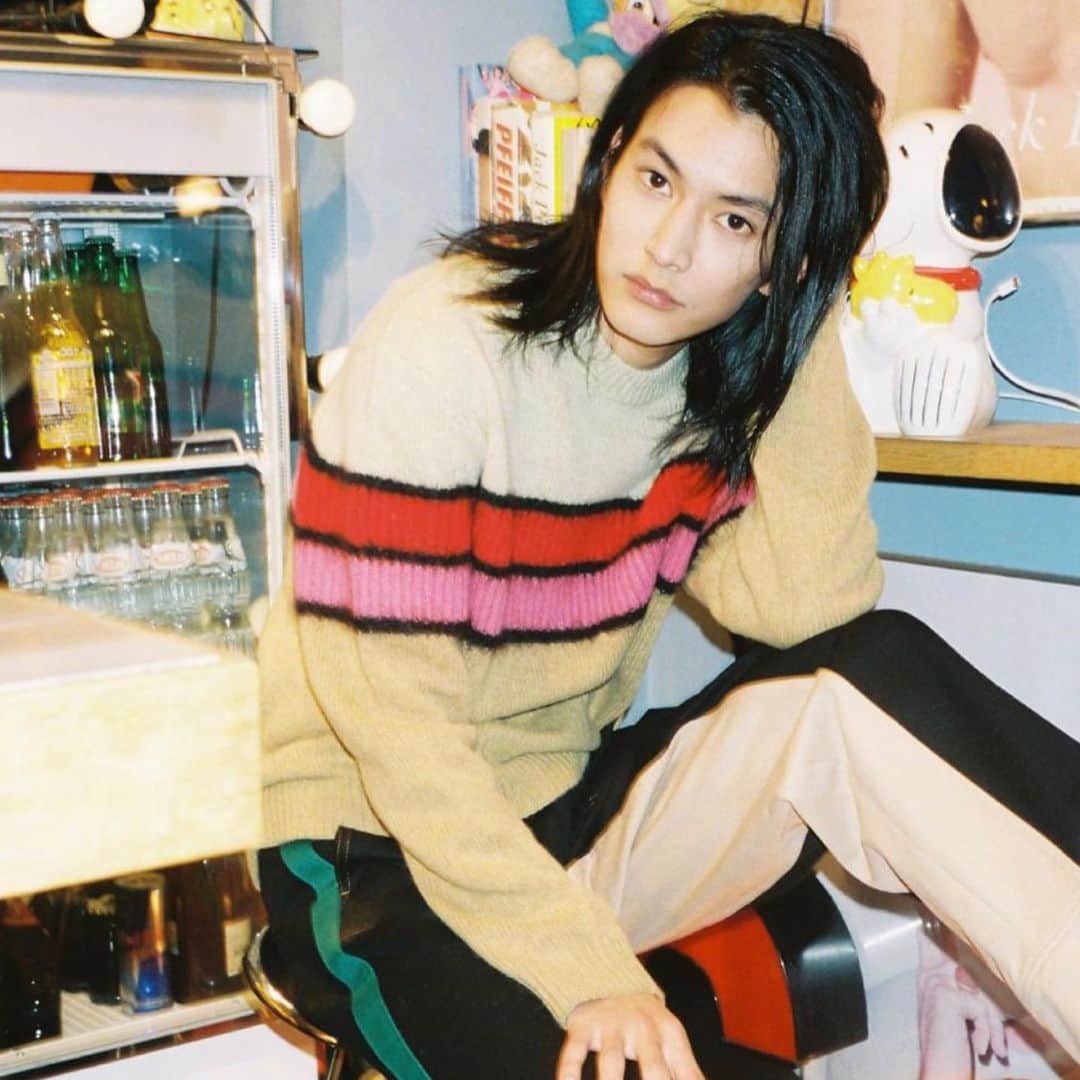 のインスタグラム：「今月のBOY FRIENDには、俳優・渡邊圭祐が初登場👏🧡 休日は何してる？憧れの俳優は？　彼の素顔に迫るロングインタビューは、プロフィールURLからチェック🥰→@voguegirljapan  @w_keisuke93   #boyfriend #渡邊圭祐 #voguegirl」
