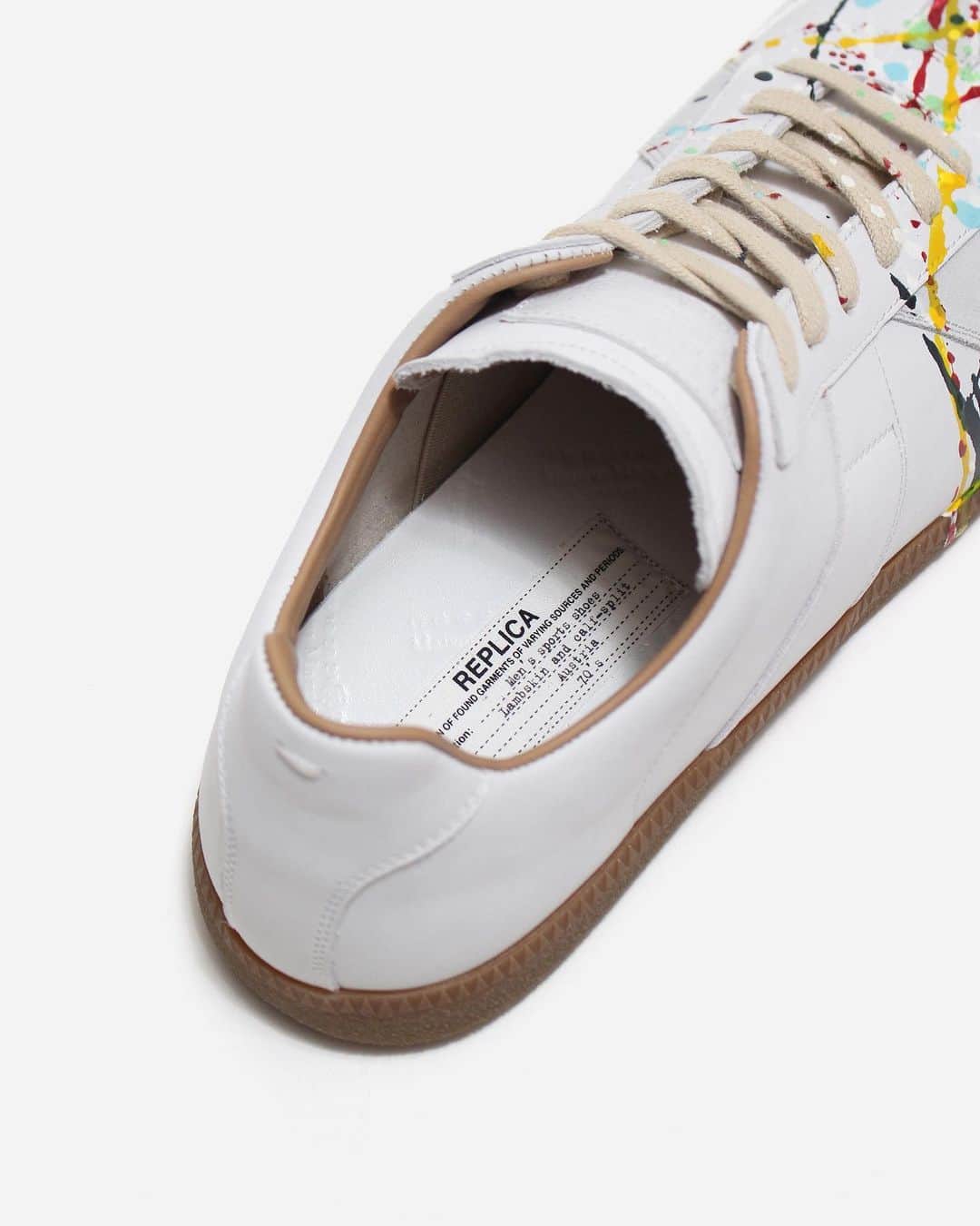 A+Sのインスタグラム：「in stock now  ■Maison Margiela REPLICA PAINT DROP COLOR : WHITE SIZE : 40/25cm - 44/29cm PRICE : ¥73,000 (+TAX)  ※こちらの商品は実店舗＆お電話での通信販売のみとなります。お求めの際はお気軽にお問い合わせ下さい。  @maisonmargiela  #a_and_s #maisonmargiela #maisonmargielareplica #maisonmargielareplicaprintdrop」