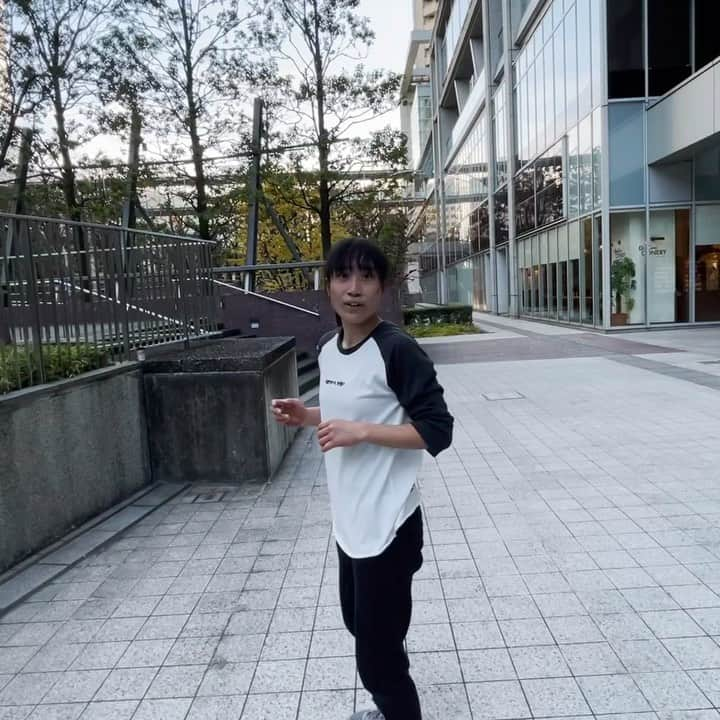 山本華歩のインスタグラム：「It was hard to do webster using the obstacle. Check out my story😅  手持ちウェブスターに右手やられた😅 #parkour #パルクール #ninjaparkour2021 #ninjaparkouronlineworldchampionship #忍者パルクール2021 #忍者パルクールオンライン世界大会」