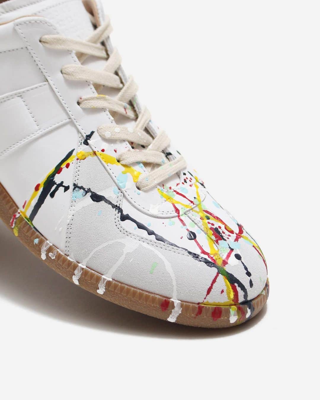 A+Sのインスタグラム：「in stock now  ■Maison Margiela REPLICA PAINT DROP COLOR : WHITE SIZE : 40/25cm - 44/29cm PRICE : ¥73,000 (+TAX)  ※こちらの商品は実店舗＆お電話での通信販売のみとなります。お求めの際はお気軽にお問い合わせ下さい。  @maisonmargiela #a_and_s #maisonmargiela #maisonmargielareplica #maisonmargielareplicaprintdrop」
