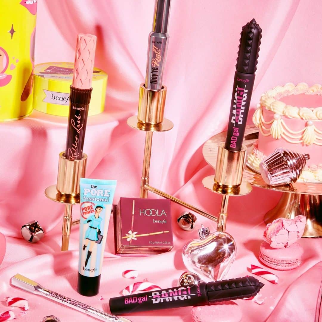 Benefit Cosmetics UKさんのインスタグラム写真 - (Benefit Cosmetics UKInstagram)「Santa, take note, we need our Christmas table to look like this 😉 How many presents have you got left to buy Benebabes?! PS, today is your LAST chance to get guaranteed Christmas delivery, just hit express delivery by 3pm today 👏」12月20日 17時03分 - benefitcosmeticsuk
