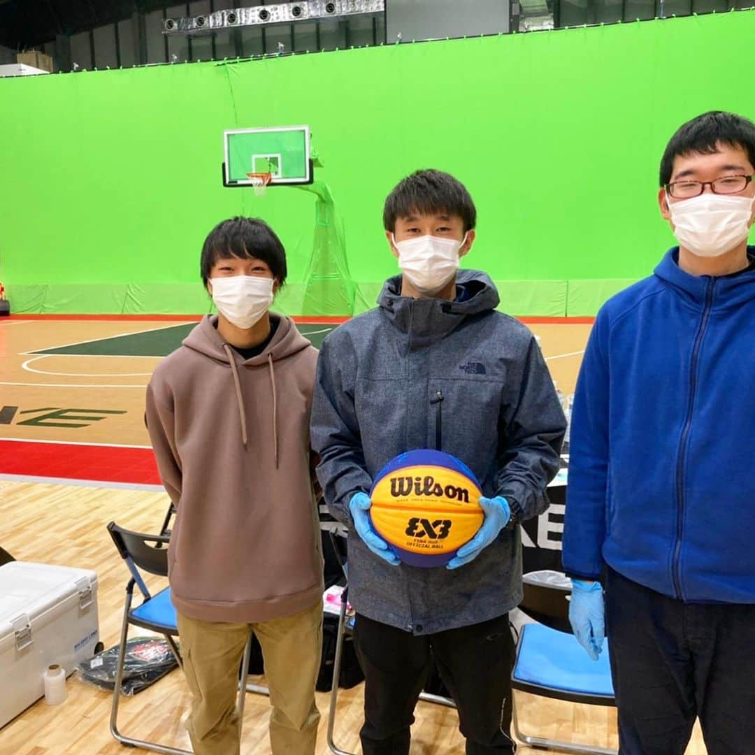 東京スポーツ・レクリエーション専門学校さんのインスタグラム写真 - (東京スポーツ・レクリエーション専門学校Instagram)「本日開催されている﻿ 『3x3.EXE PREMIER JAPAN 2020 CUP powered by SUPER SPORTS XEBIO』﻿ の試合会場に来てます‼️﻿ ﻿ 会場には﻿ メディカルトレーナーとして﻿ 卒業生1名と在校生2名✨﻿ ﻿ 試合運営を行っている、﻿ クロススポーツマーケティング株式会社に﻿ 卒業生1名👍﻿ ﻿ 出場チームの「UTSUNOMIYA BREX.EXE」に﻿ 今日限定の帯同スタッフとして卒業生1名😁﻿ ﻿ 産学連携実習として在校生4名と﻿ 多くの卒業生、在校生が関わっています🥰﻿ ﻿ #3x3﻿ #3x3exe﻿ #スーパースポーツゼビオ﻿ #3人制バスケ﻿ #トレーナー﻿ #チームトレーナー﻿ #実習﻿ #スポーツイベント」12月20日 17時05分 - jikeitsr