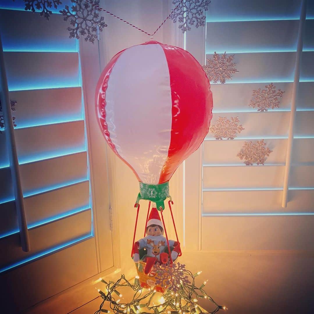 レイシー・シャベールさんのインスタグラム写真 - (レイシー・シャベールInstagram)「Our elves have been pretty silly these past few days. We have two now! They are named Elfie and LuLu. Elfie went missing so LuLu showed up to keep us company and then Elfie decided to reappear at the last minute so we now have double the trouble 🤣  They made a miniature version of our gingerbread house, took a hot air balloon ride and made sugar snow angels in a sugary wonderland! 🍭🍬 I wonder that they’ll do next?! Seriously, pls tell me below what your elf is up to #needideas ❤️ #thesearethedays #funtimes #christmas #elfontheshelf #Iamsleepy」12月21日 2時47分 - thereallacey