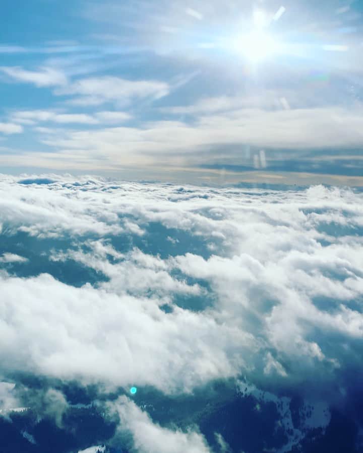 レイチェル・ゾーのインスタグラム：「I have always imagined this is what #heaven looks like #naturesbeauty endless #sky 🙏🏻❤️ XoRZ」