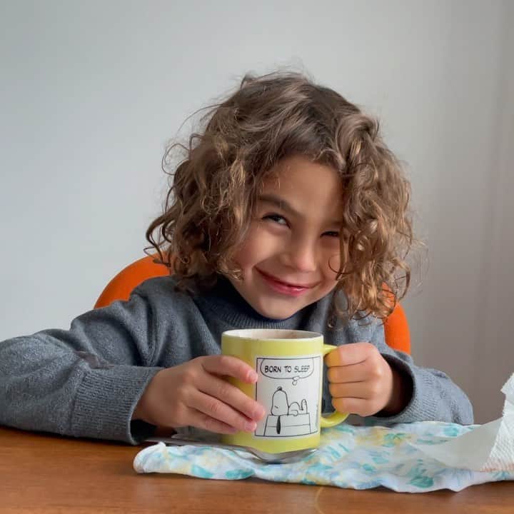 オランピアルタンのインスタグラム：「He seems pretty happy to see his auntie again 🥰 (hot chocolate + 6 months apart = very cute smiles 💕💔☕️🍫) #vodopah #nunu #otto #missedyoumorethanwordscansay」