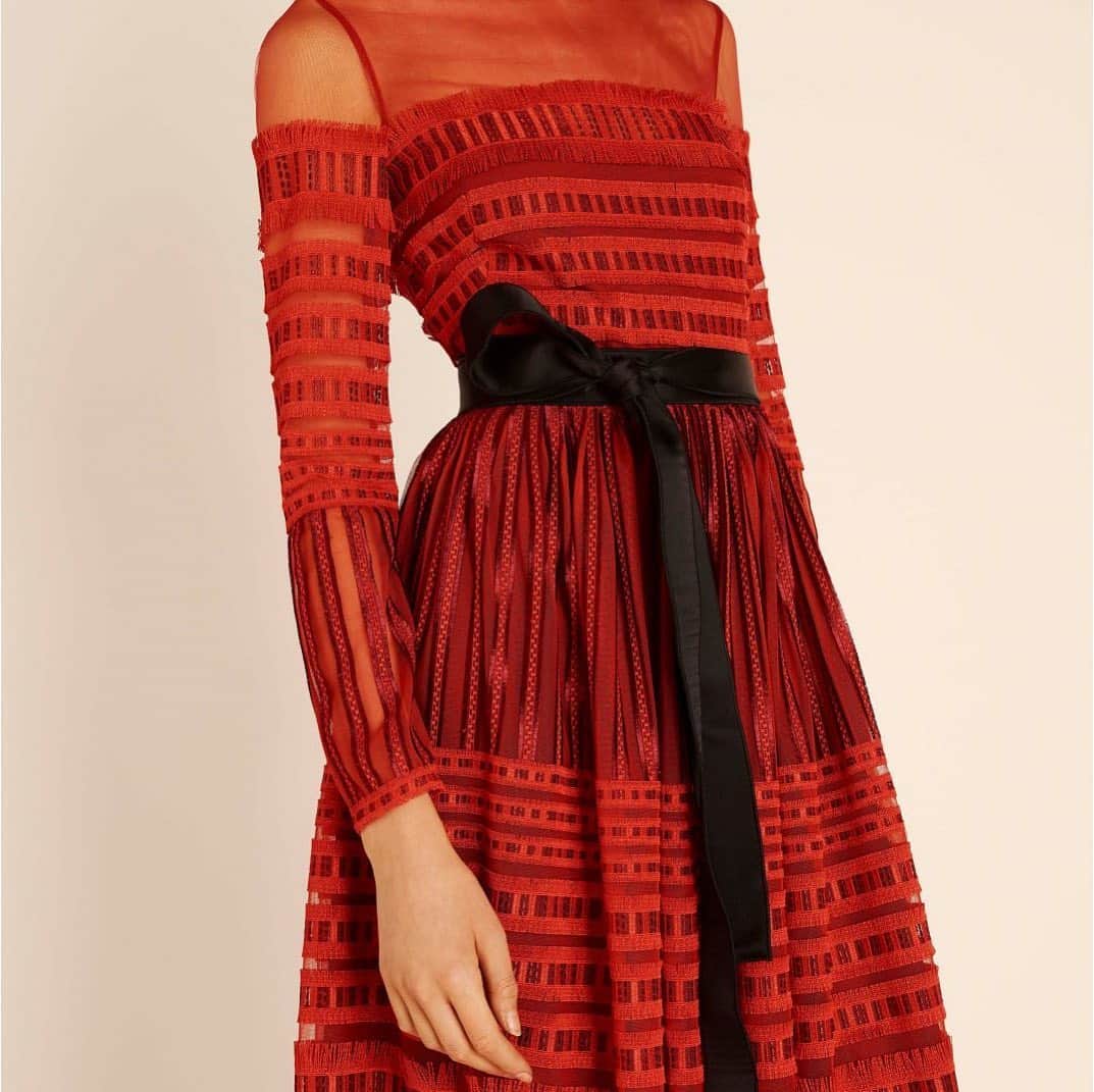 アマンダ ウェイクリーのインスタグラム：「The ultimate investment dress... Textural ribbon embroidery accented with an iconic judo belt   #cocktaildress #embroidery #fringing #statementdress #aw20 #reddress」