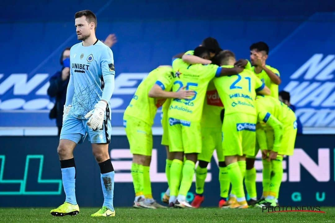 シモン・ミニョレさんのインスタグラム写真 - (シモン・ミニョレInstagram)「A performance that deserverd a better result! 💙🖤🧤🙏🏻 #BluvnGoan #NoSweatNoGlory #WeAreBruges #YNWA」12月21日 3時18分 - 22mignolet22