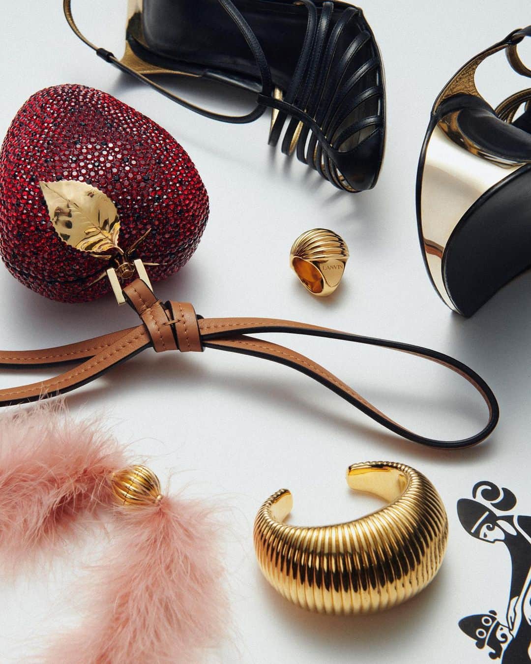 ランバンのインスタグラム：「Festive season accessories.  #LanvinGift」