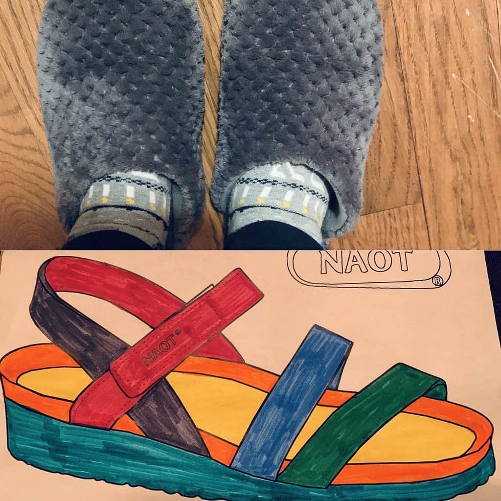 メイム・ビアリクさんのインスタグラム写真 - (メイム・ビアリクInstagram)「Thank you to my friends at @naotfootwear for my new fuzzy slippers and the opportunity to be part of the #NaotGivesBack program - they donate a pair for me posting this 🩴 🇮🇱 ☀️」12月21日 3時31分 - missmayim