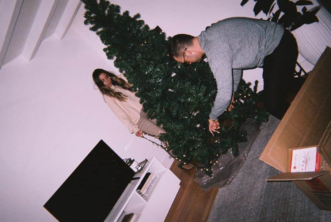 クロエ・ベネットのインスタグラム：「12.12.20」