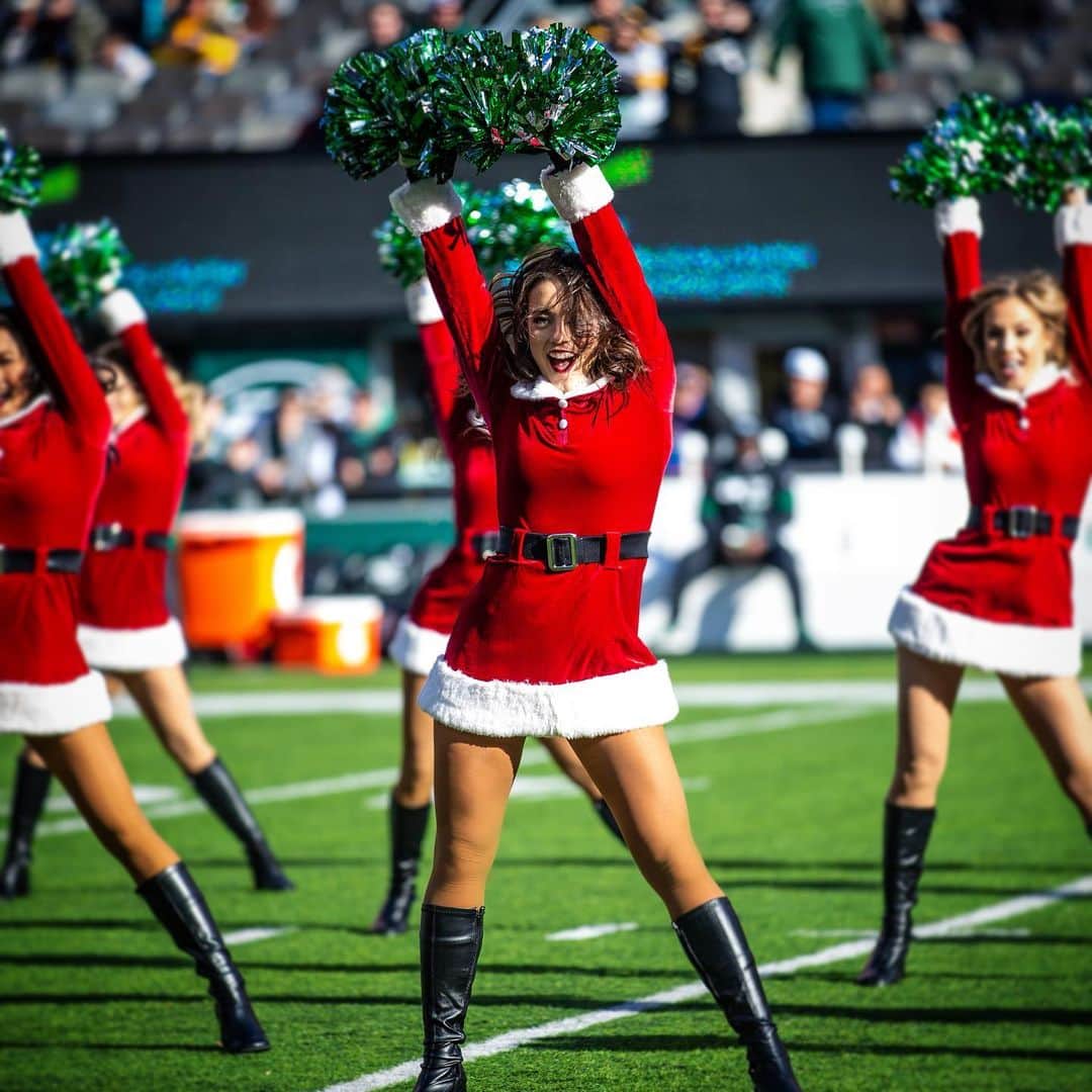 Jets Flight Crewのインスタグラム：「Hands up for Game Day, Jets Nation! #TakeFlight」