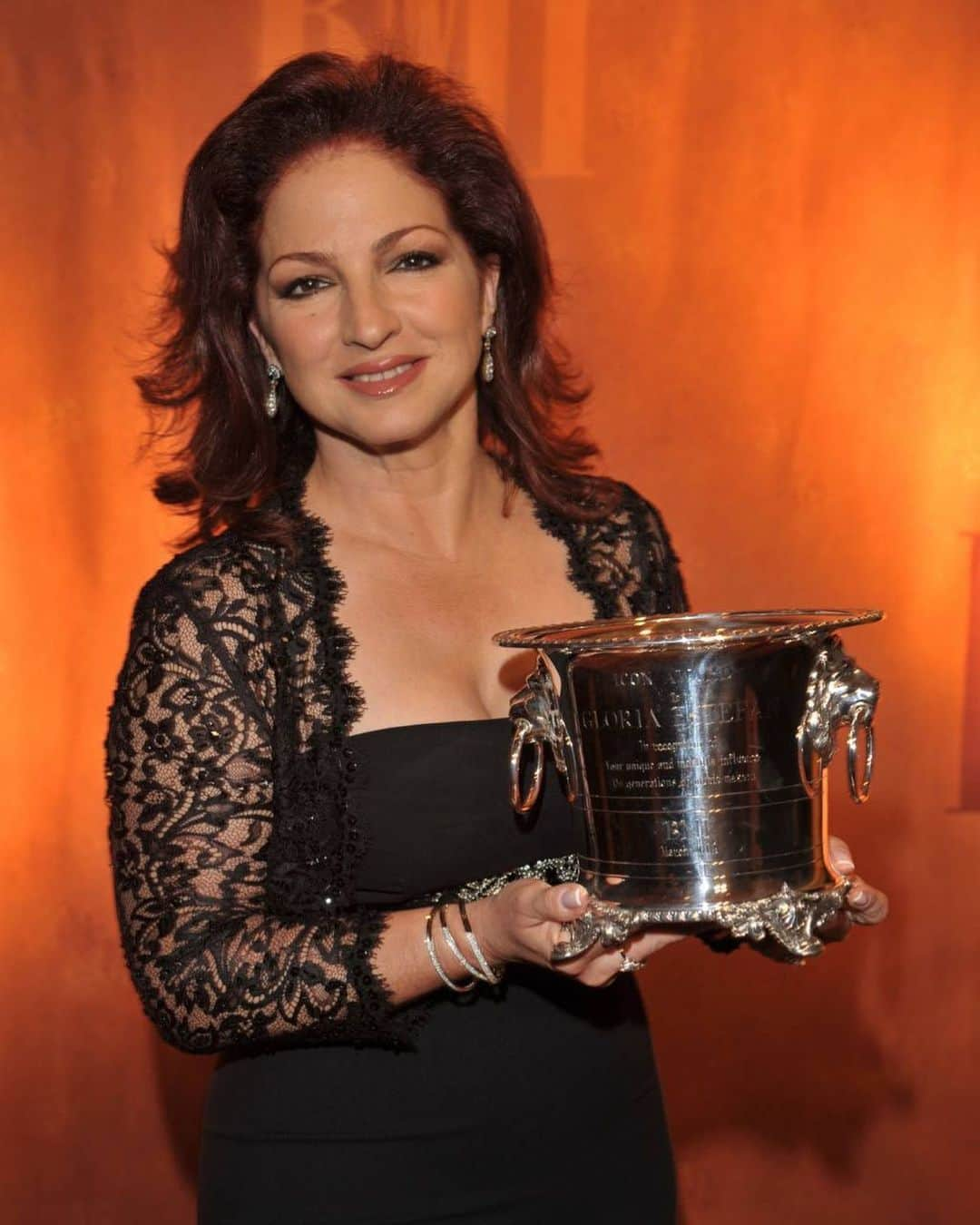 Broadcast Music, Inc.のインスタグラム：「Happy Sunday! Just shining a light on our 2009 #BMIIcon @gloriaestefan! Did you know Gloria has earned 38 #1 Hits on the #Billboard charts and is a seven-time Grammy award-winner?! Just amazing! #BMIFamily #GloriaEstefan #BMILatin #GRAMMYs」