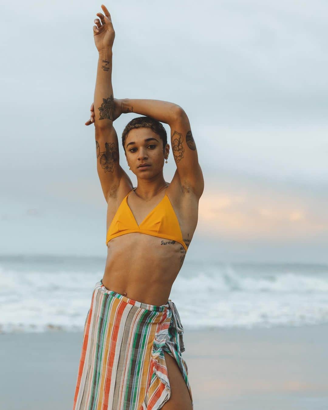 ジョディ・ウィリアムズのインスタグラム：「sometimes I’m an aggressive go-getter tomboy with “don’t speak to me” written across my forehead, other times I’m a zen crystal wielding witch at one with myself & nature. I’m learning to embrace all sides of me, we’ll call it balance ☯️⚖️🧘🏽‍♀️  📸 @mathias.explores   #visitportugal #algarve #naturelover #wanderlust #exploremore #ocean #portrait #yinyang #inkedchicks」