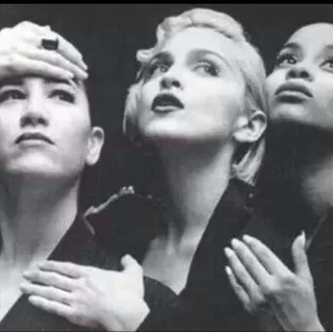 ニア・ピープルズのインスタグラム：「So excited to host the amazing vocal artist @DonnaDeLory today a 12 pst!  We’ll be flashing back to our #music of the late #80s and early #90s when we were both heavy on scene. AND mist excitingly, we’ll be chatting about the beautiful evolution of her music, her soul and her life’s expression. Join the “Bridging worlds” zoom free! Links in the bio!!  #fun #mantra #unity #madonna #Fame #LOVE #awakening」