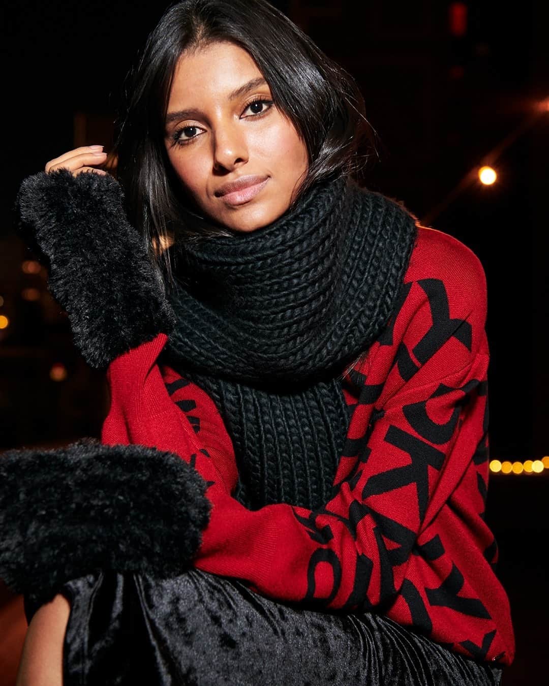 DKNYのインスタグラム：「Cold-weather accessories that you’ll never leave home without: now on DKNY.com. #DKNYSTATEOFMIND」