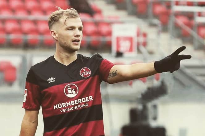 ヨハネス・ガイスのインスタグラム：「Bravo Männer ! 🙏🏼💪🏼🔥🔴⚫️  3 Punkte !!! #geilesteam」