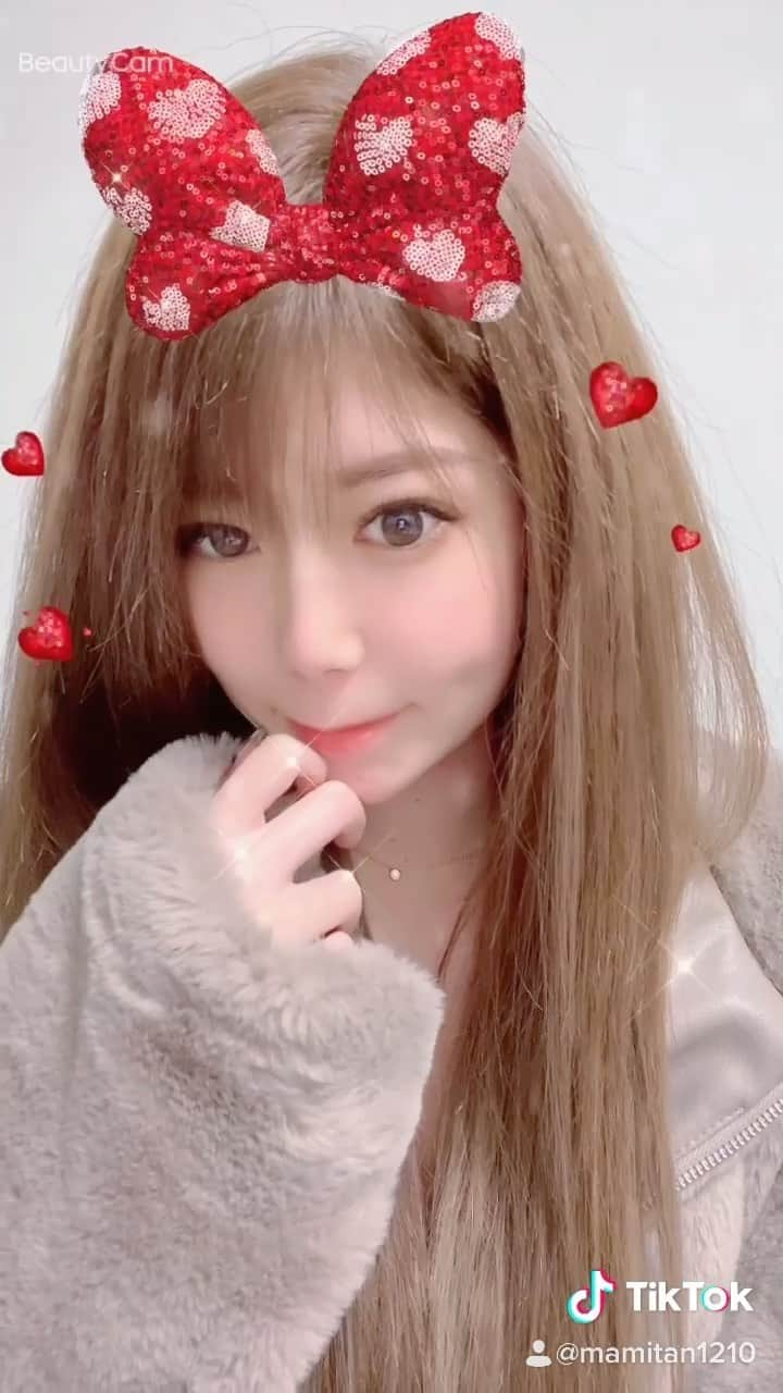 𝖬‌𝖠‌𝖬‌𝖨のインスタグラム：「メルティーキッスなの〜😘❤️🎵  昨日のミニーちゃんの動いてるバージョン リクエストあったから またすっぴんで撮ったよー🤣！ ぶりっこするの頑張った😅  フルはTikTokから見てね✨  #tiktok #tiktokjapan  #メルティーキッス #冬 #雪 #snow」