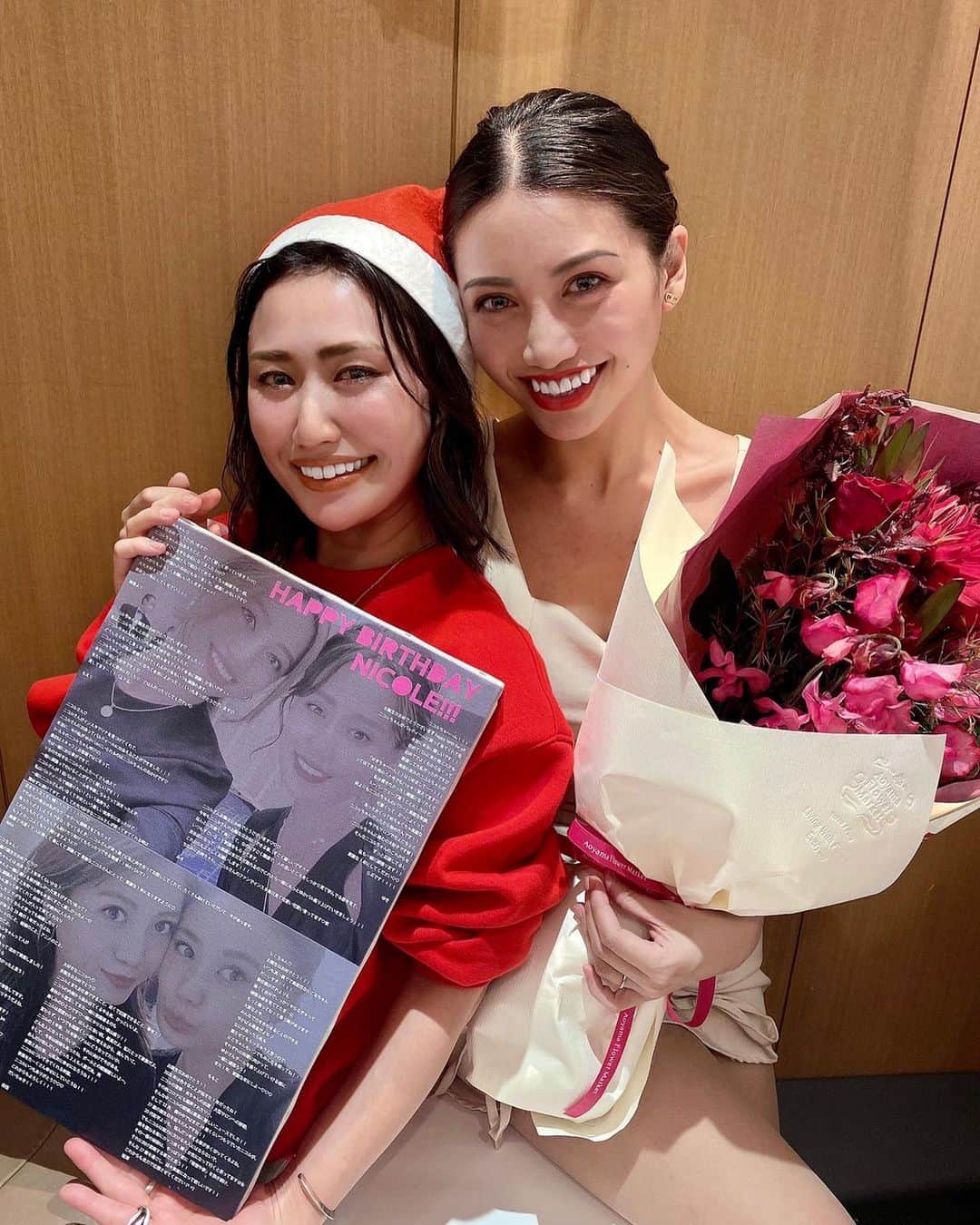 安部ニコルのインスタグラム：「もうすぐ私の誕生日ということで、塩澤さんと渋パル(元表パル)の皆さんが一足早くお祝いしてくれました🥂✨  いつも支えてもらってお世話になっているのは私の方なのに、こんなに素敵なお祝いもして頂き本当にありがとうございます(；ω；)🤲🏻  ゆかさんをはじめ、パルティールの皆さんに出会えた事、一緒に働かせてもらえる事、感謝です！！こんな私ですがこれからもよろしくお願いします🙏🏼💓  ちなみにお誕生日会はちゃんと感染対策をして、短時間でお祝いしてもらいました🌹  もうすぐクリスマスですね🎄皆様良いクリスマスを🎅🏻💫」