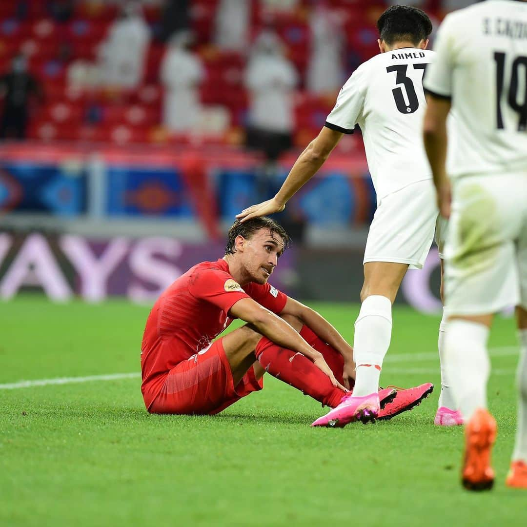 マルク・ムニエッサのインスタグラム：「Despite the result it was an unforgettable experience. If you fell down yesterday, stand up today. 💪🏼🔴⚪️ @alarabi_club #amircup #final #qatar」