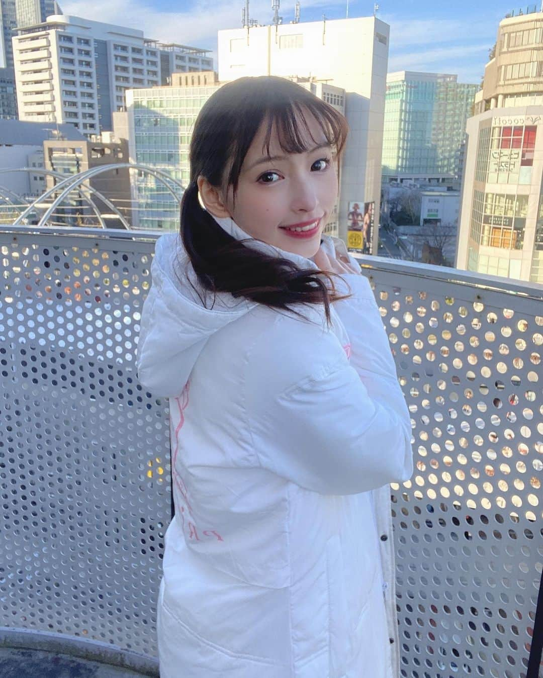 鶴巻星奈のインスタグラム：「いい天気でした！！ リリースイベント寒かったので暖かくしてね🤧💕 来てくれた方ありがとうございました🙇‍♀️❤️」