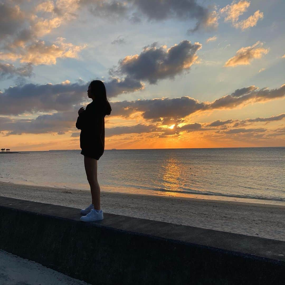 小西陽向さんのインスタグラム写真 - (小西陽向Instagram)「Sunset🌤 . . . #神戸　#セレッソ大阪応援ナビゲーター　 #関西　#インフルエンサー　#お洒落さんと繋がりたい　#美容　#エステ　#神戸女子 #女子大生 #セレッソ大阪　#セレサポ　#セレ女　#jリーグ　#model #関西モデル　#スポーツ女子　#空手　#器械体操　#空手女子　#jリーグ　#jリーグ女子　#make #makeup #ootd #sunset #沖縄　#沖縄旅行　　#沖縄観光　#sunset #ふくぎ並木」12月20日 19時35分 - hinata713