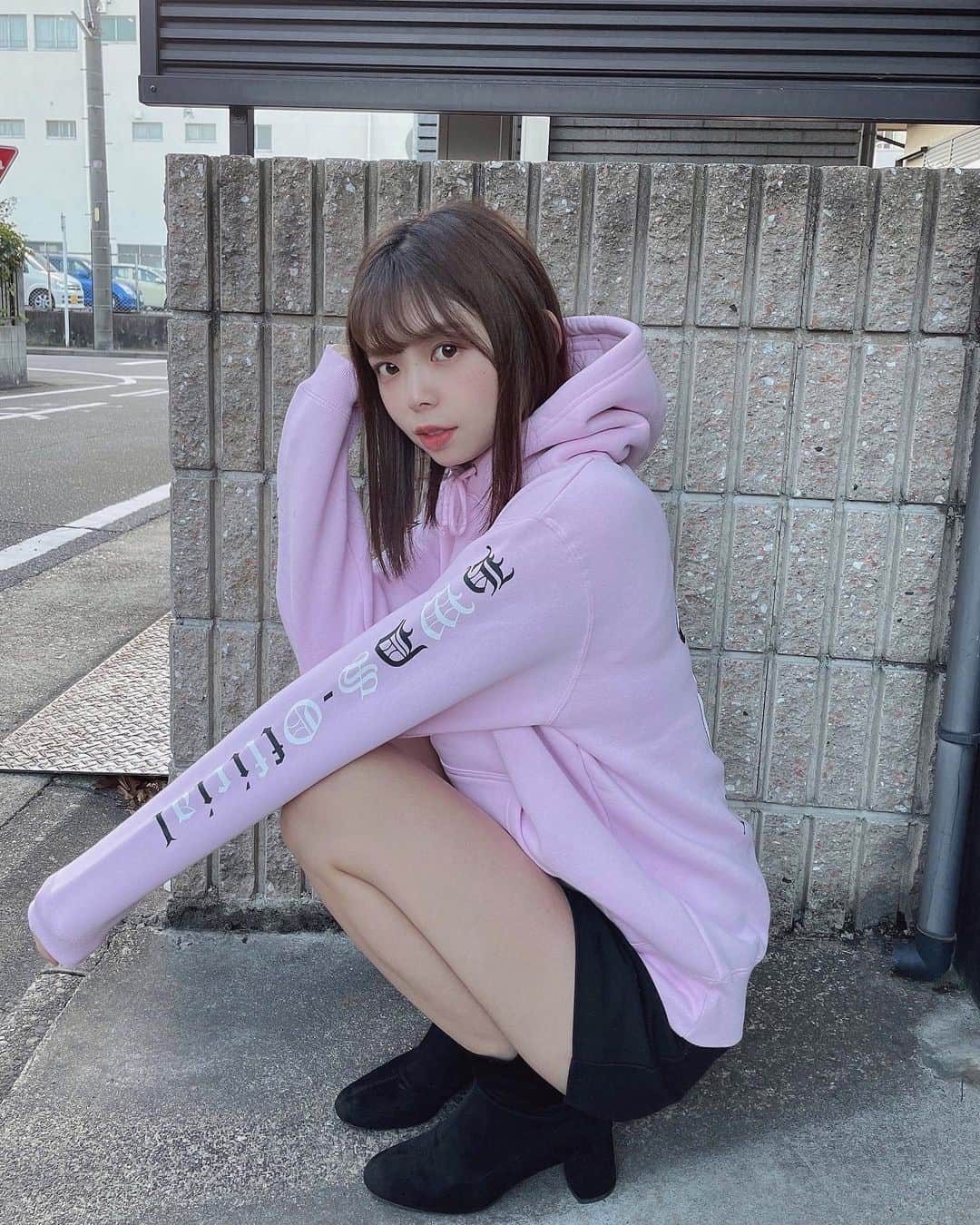 のインスタグラム：「初ピンクのパーカー🥺💕 後の柄は次の投稿のお楽しみ👼🏻 : : #hollywood  #fashion  #ootd #l4l  #fitnessgirl  #fitness  #hairstyle」
