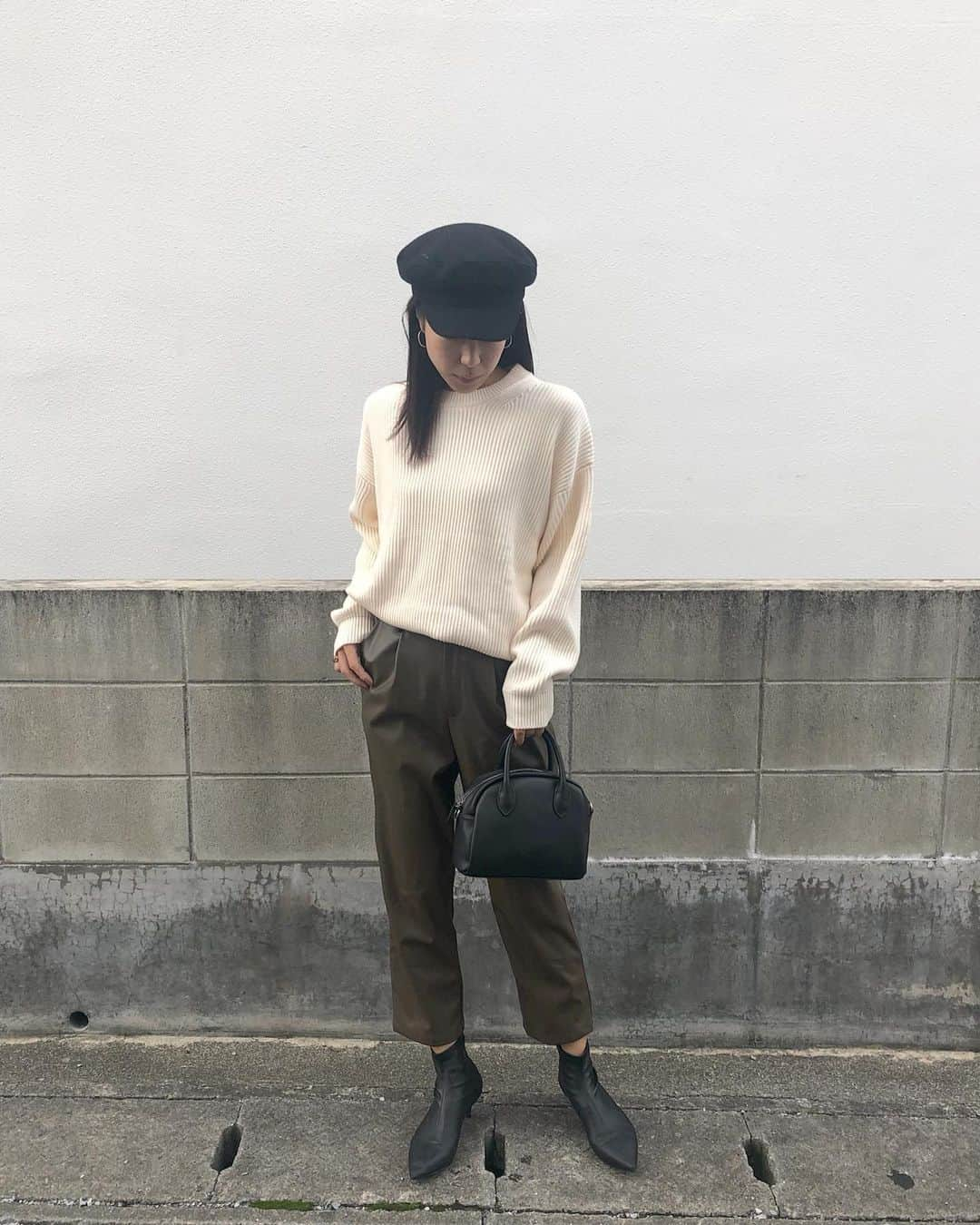 Minamiさんのインスタグラム写真 - (MinamiInstagram)「﻿ ﻿ 寒い日はレザーパンツがいいね◡̈︎﻿ @pierrot_shop ﻿ #エコレザーテーパードパンツ﻿ (ks2009-022552)﻿ ﻿ 動きやすい、スタイルアップに。﻿ マニッシュなイメージになるしお気に入り♡﻿ ﻿ ﻿ #pierrot_shop ﻿ #ピエロアンバサダー﻿ ﻿ ﻿」12月20日 19時45分 - minammii