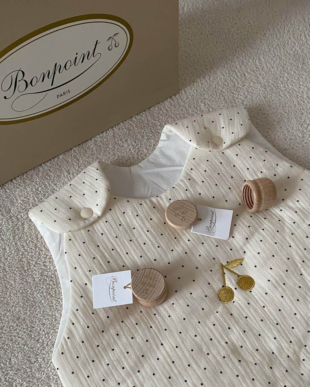 bonpointさんのインスタグラム写真 - (bonpointInstagram)「Our newbon collection is made of soft and comfortable fabrics, specially conceived for the well-being of little ones. A wide array of cashmere pieces, cotton models and clothing in the exclusive Liberty fabric, offering inspiration for a birth gift 🍒 📷: @tokyoflan #MyBonpoint #Bonpoint」12月20日 20時00分 - bonpoint