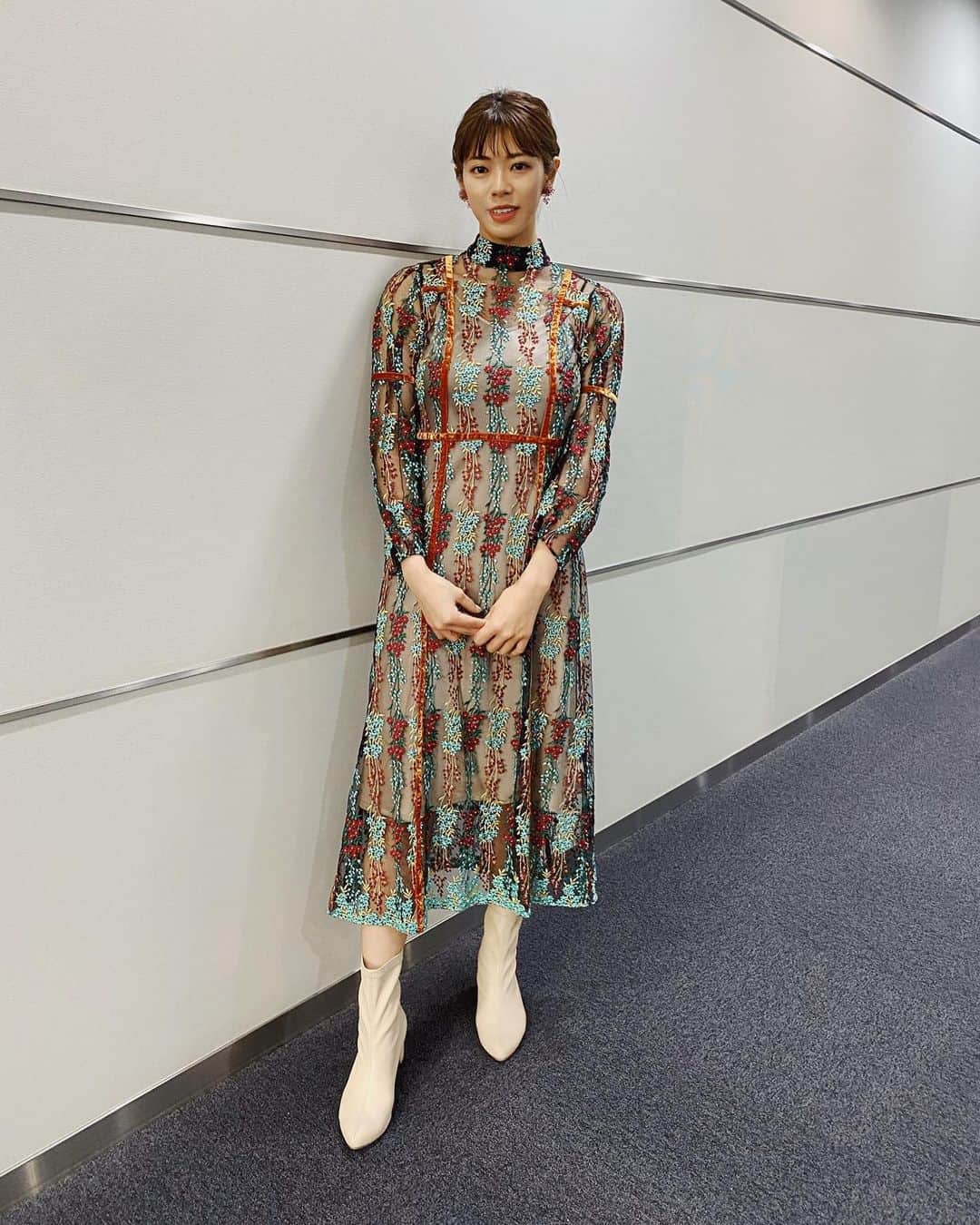 わちみなみのインスタグラム：「遅くなりすみません😭﻿ 【出演情報】﻿ 12月20日　16時〜﻿ TBS 水上の挑戦者﻿ ﻿ ボートレースの番組です！﻿ 初めての出演でした🥰💙﻿ ハライチ岩井さん、ノブコブ徳井さんに﻿ ボートレースのあれこれを﻿ 教えていただきました😍﻿ 推し券買い今度やってみたいっ！﻿ ﻿ ワンピース▶︎ @adelly.tokyo ﻿ アクセサリー▶︎ @cotomonomarche﻿ ブーツ▶︎ @launa_lea﻿ ﻿ ﻿ 🆕ホリプロオンラインショップで﻿ カレンダー発売中🆕﻿ https://horipro-shop.com/products/﻿ ﻿ #水上の挑戦者﻿ #イベント　#グラビア﻿ #カレンダーオフショット　﻿ #カレンダーイベント　﻿ #わちみなみ　#水着﻿ #赞」