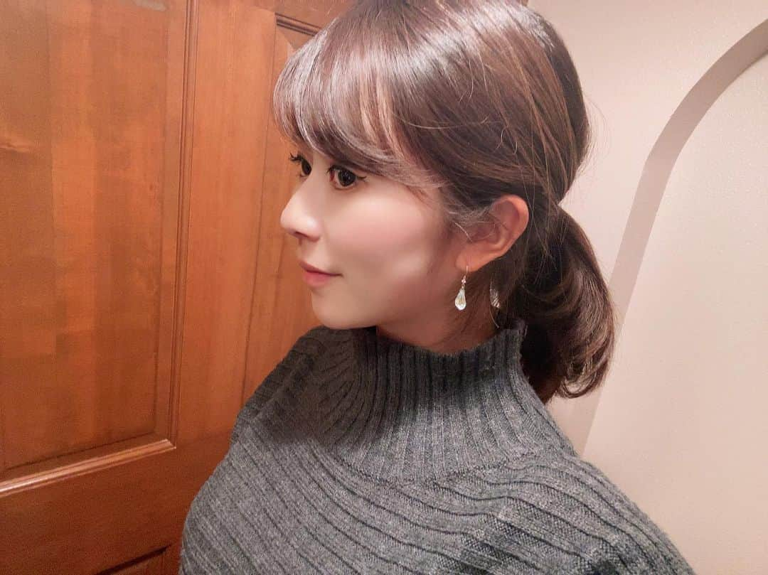 青木茉里奈さんのインスタグラム写真 - (青木茉里奈Instagram)「今日は、ヘアーメンテナンスへ行って来ました✂︎✨ Menu ・炭酸泉 ・cut ・color ・treatment @lolonimochair 様 ありがとうございました✨ _ _ _ _ _ _ _ _ _ _ _ _ _ _ _ _ _ _ _ _ _ _ _ _ _ _ _ _  #hair #炭酸泉 #cut #shampoo #treatment #estandard #olaplex #color #smokycolor #curlingiron #refa」12月20日 20時02分 - marinaaoki28