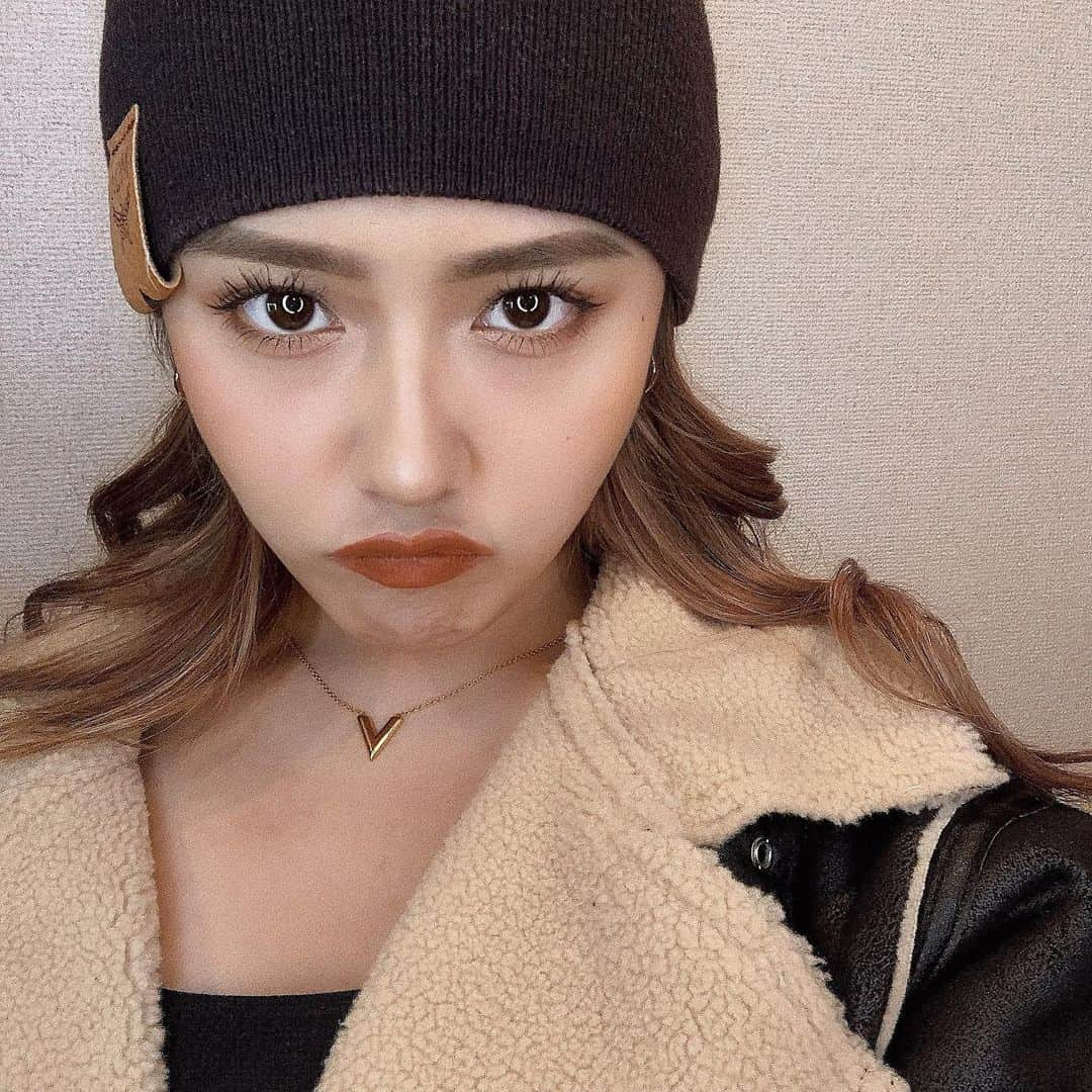 舞石まことさんのインスタグラム写真 - (舞石まことInstagram)「かわいいアウターGet😚🖤﻿ ぜひお揃いしよ✌🏼﻿ ﻿ #shaggie #shaggie_ootd」12月20日 20時02分 - makotomaishi