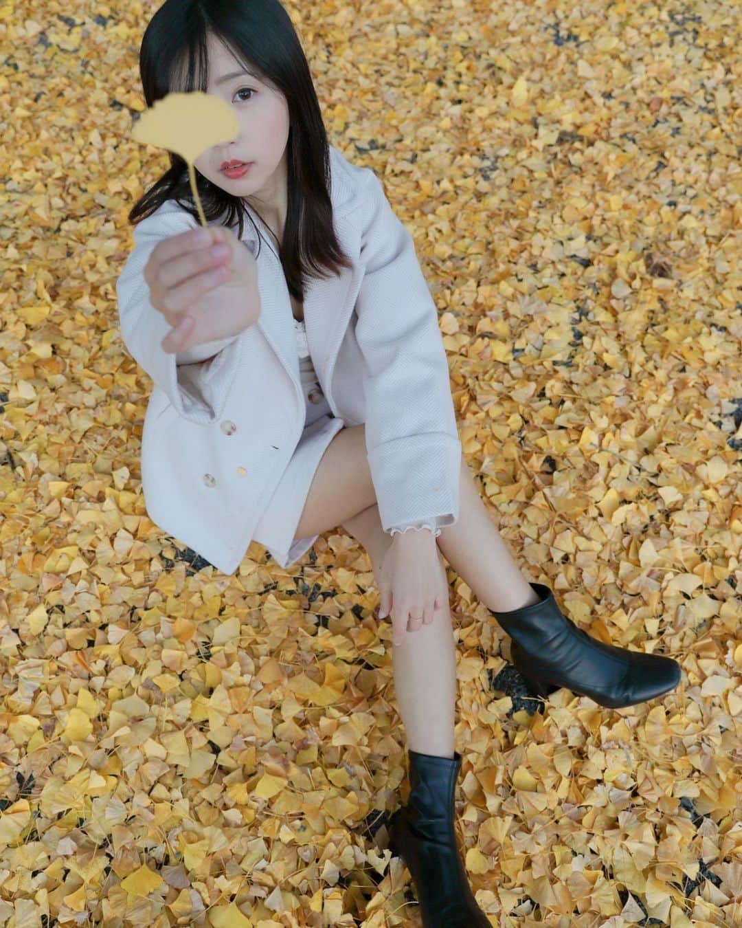 めいさんのインスタグラム写真 - (めいInstagram)「-- 私好きのは あなたと一緒にいるときよく笑うの自分 - - - - 📸 #被写体モデル#fall#autumn#人像寫真#portrait#사진#被写体#写真#portraitfestival#カメラ#ポートレート #portraitmood#beauty#japan#photo_jpn#photography#섹시#photo#人像攝影#フォロー#撮影#model#カメラ女子#模特#秋#follow#portraitsedition#イチョウ#shooting  我喜歡的是 和你在一起總是笑著的自己」12月20日 20時02分 - meitienlin1125