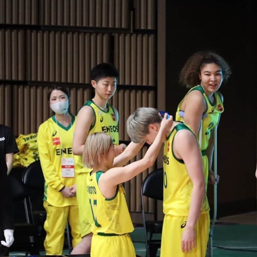 岡本彩也花さんのインスタグラム写真 - (岡本彩也花Instagram)「皇后杯優勝🏅🏆 87-80 沢山の応援ありがとうございました！ . 怪我で出れなくて悔しい思いをした仲間の分の気持ちを背負って戦ってくれたみんなは本当に強かった！笑 . 色んな感情が溢れ出して涙が止まらなかった😭 でもまだこれから。 まだまだ進化！ . みんなついてきてくれてありがとう！」12月20日 20時09分 - reachan11