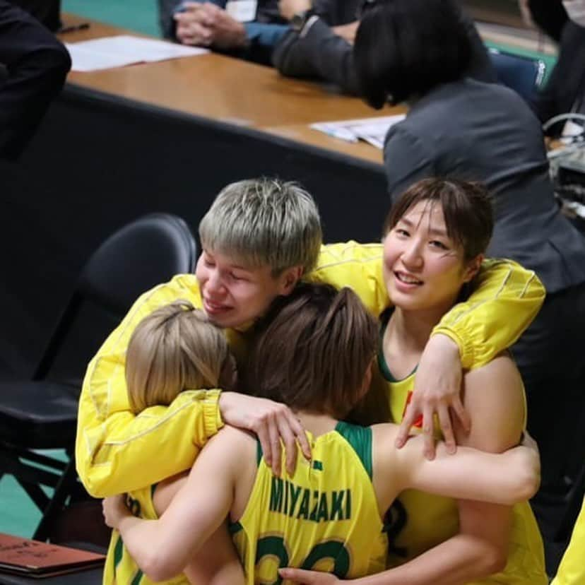 岡本彩也花さんのインスタグラム写真 - (岡本彩也花Instagram)「皇后杯優勝🏅🏆 87-80 沢山の応援ありがとうございました！ . 怪我で出れなくて悔しい思いをした仲間の分の気持ちを背負って戦ってくれたみんなは本当に強かった！笑 . 色んな感情が溢れ出して涙が止まらなかった😭 でもまだこれから。 まだまだ進化！ . みんなついてきてくれてありがとう！」12月20日 20時09分 - reachan11