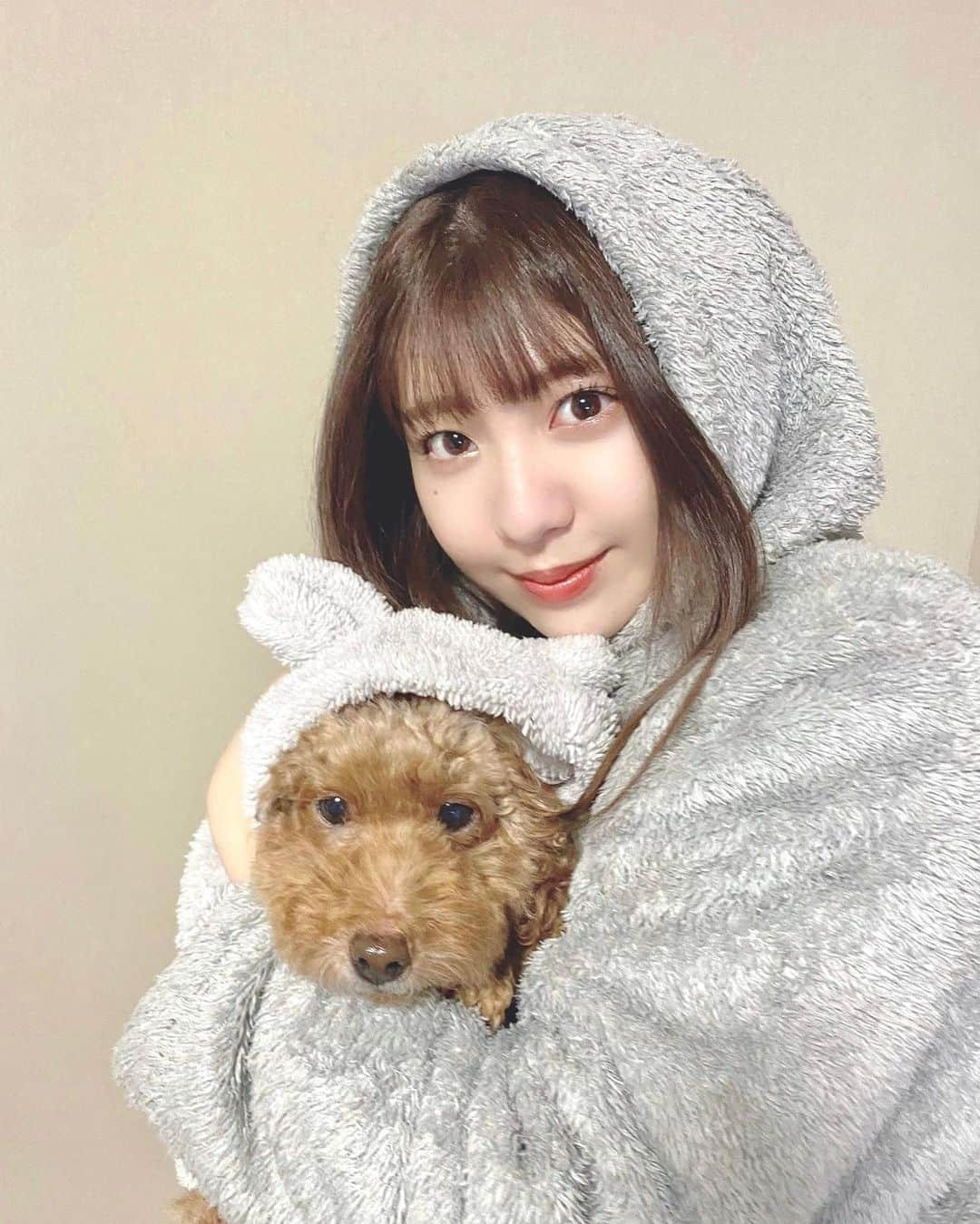 小玉梨々華さんのインスタグラム写真 - (小玉梨々華Instagram)「（Message in English） Hi everyone!  We are already in the midwinter. It's very cold everyday. I'm wearing cozy matching outfits with my dog Marron at home. Please take good care of yourself too, everyone! @wasuta.world #wasuta」12月20日 20時22分 - ririka_kodama