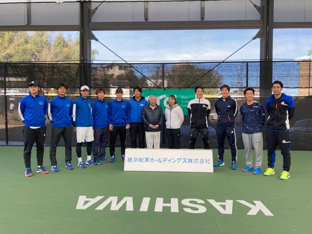 内山靖崇さんのインスタグラム写真 - (内山靖崇Instagram)「橋本総業みらいカップFinalに選手会選抜 @jtpu.1221 として橋本総業チームと対戦させていただきました！ 僕は2試合に勝利、選手会選抜の勝つことができました😉 オフシーズンでも緊張感ありの試合が出来て、残りのオフシーズンにとってもいい試合でした！  このような機会を作って頂いた橋本総業の皆様ありがとうございました😊  #みらいカップ  #橋本総業みらいカップ #全日本男子プロテニス選手会  #選手会選抜」12月20日 20時27分 - yasutaka0805