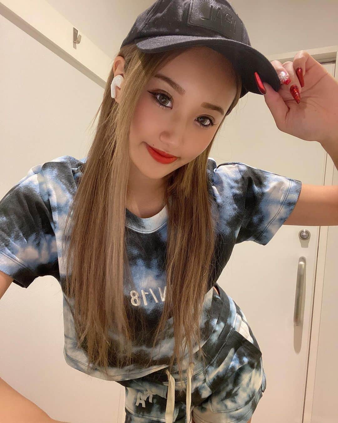 ELENAさんのインスタグラム写真 - (ELENAInstagram)「. ウェアが可愛いとやる気が出る🙃🙃 ゆるーくトレーニングした🙄笑 . #cjd_elena #cyberjapan #elena #サイバージャパン #new #新人  ##グランダンエース #groundanace #ground_n_ace」12月20日 20時38分 - elenya_chan