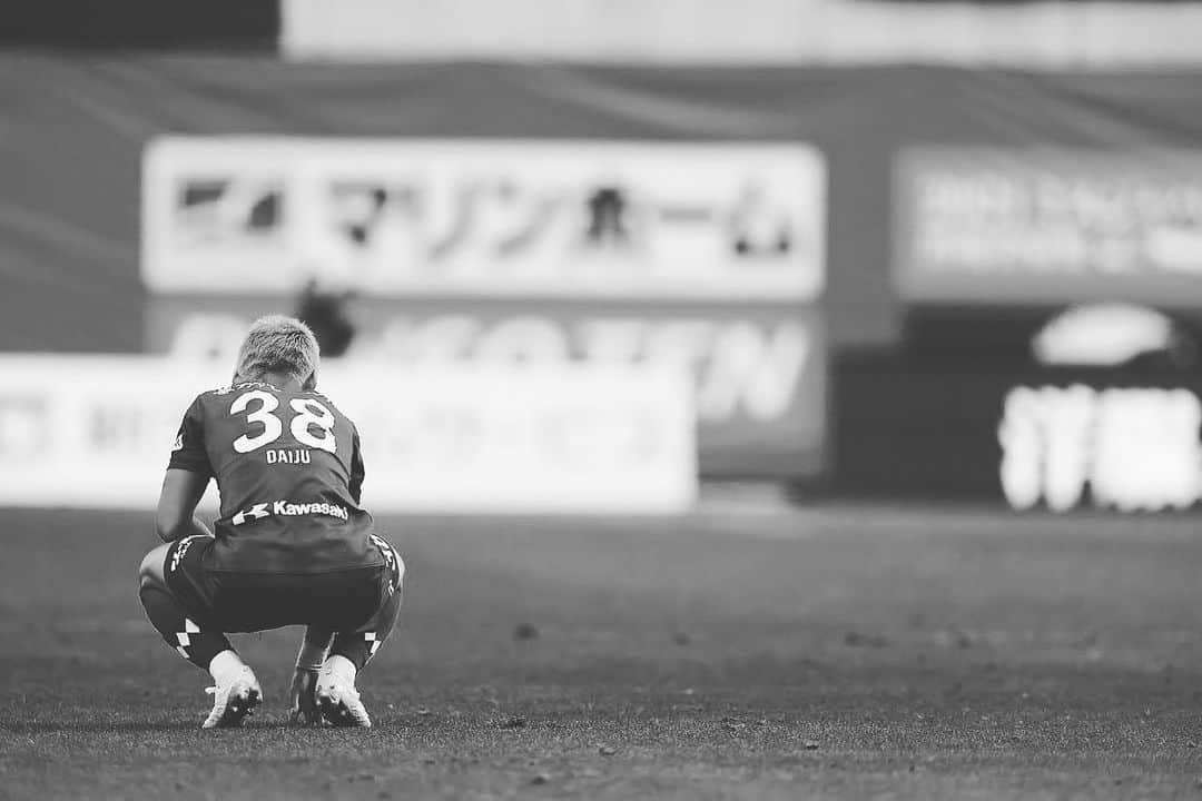 佐々木大樹のインスタグラム：「今シーズンも終わり。 一年間応援本当にありがとうございました！ またオフしっかりリフレッシュして来シーズンいい結果を出せるように頑張ります！ #ヴィッセル神戸 #佐々木大樹 #金髪ゴリラ #オフ満喫するでー！」